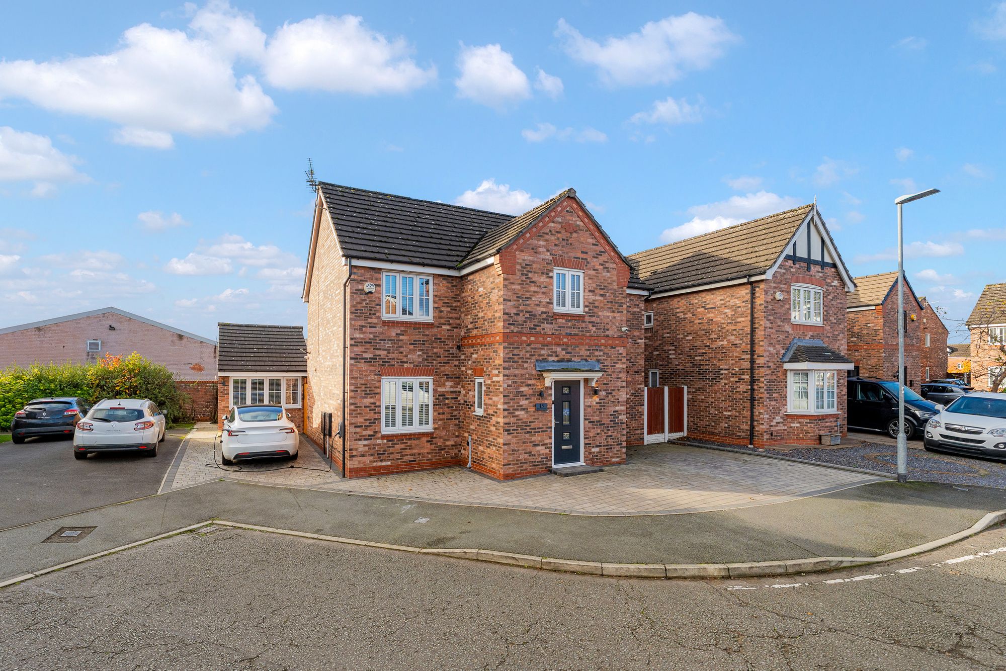 4 bedroom Detached house Under Offer