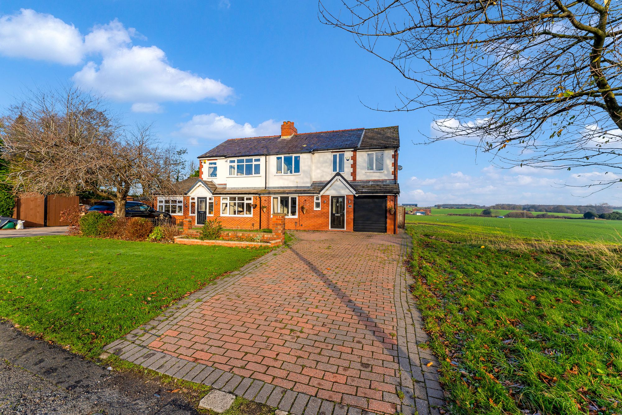 4 bedroom Semi-detached house Under Offer