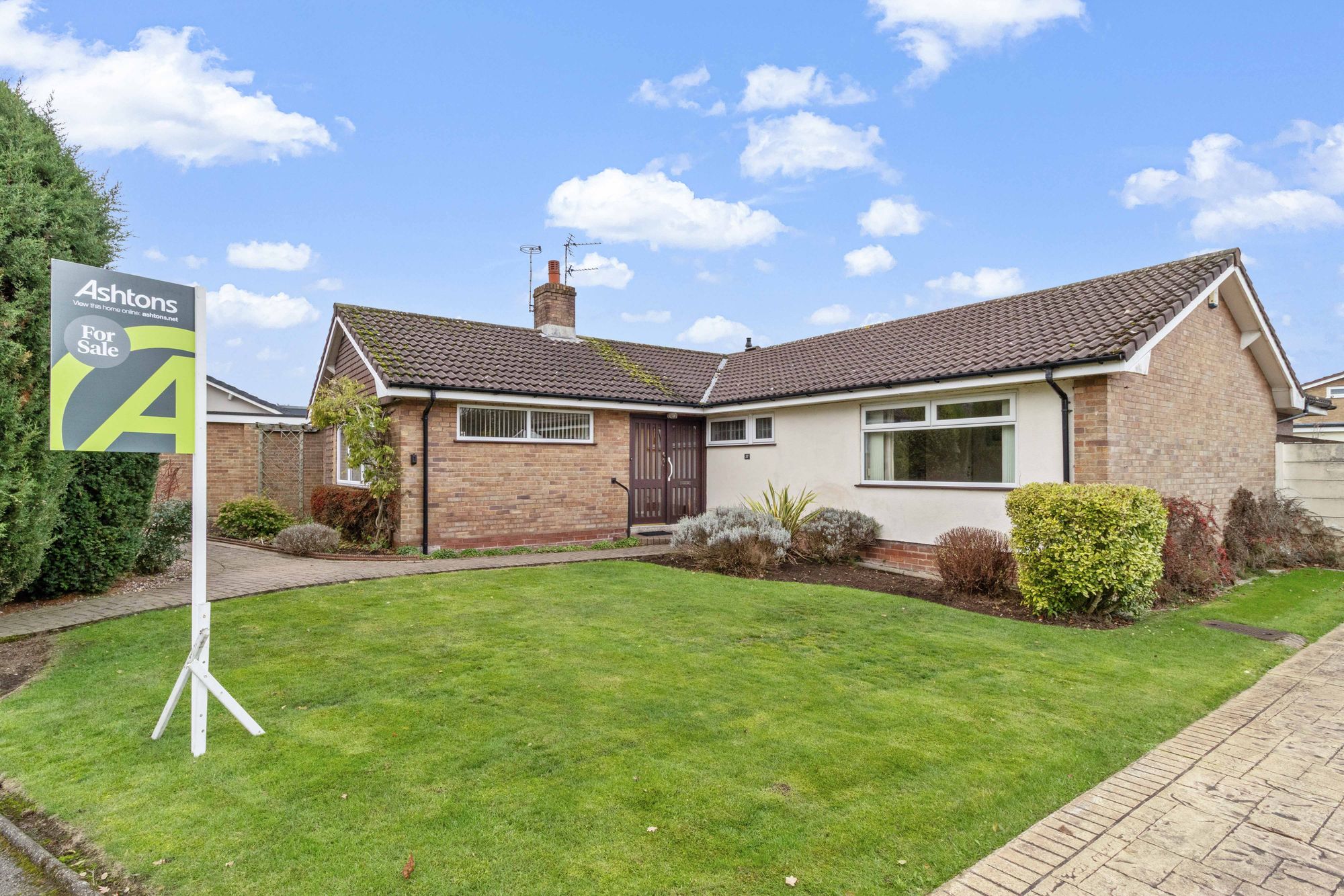 3 bedroom Detached bungalow Under Offer