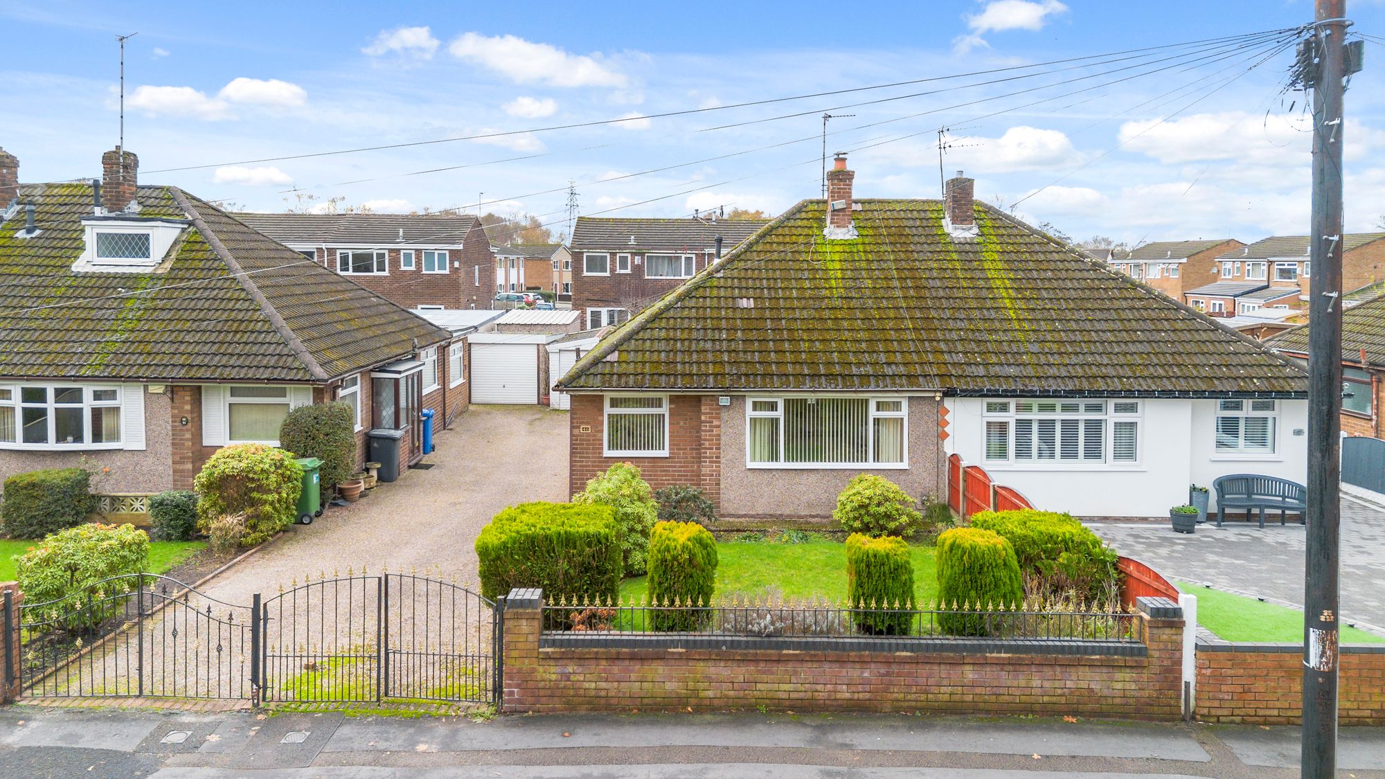 2 bedroom Detached bungalow For Sale