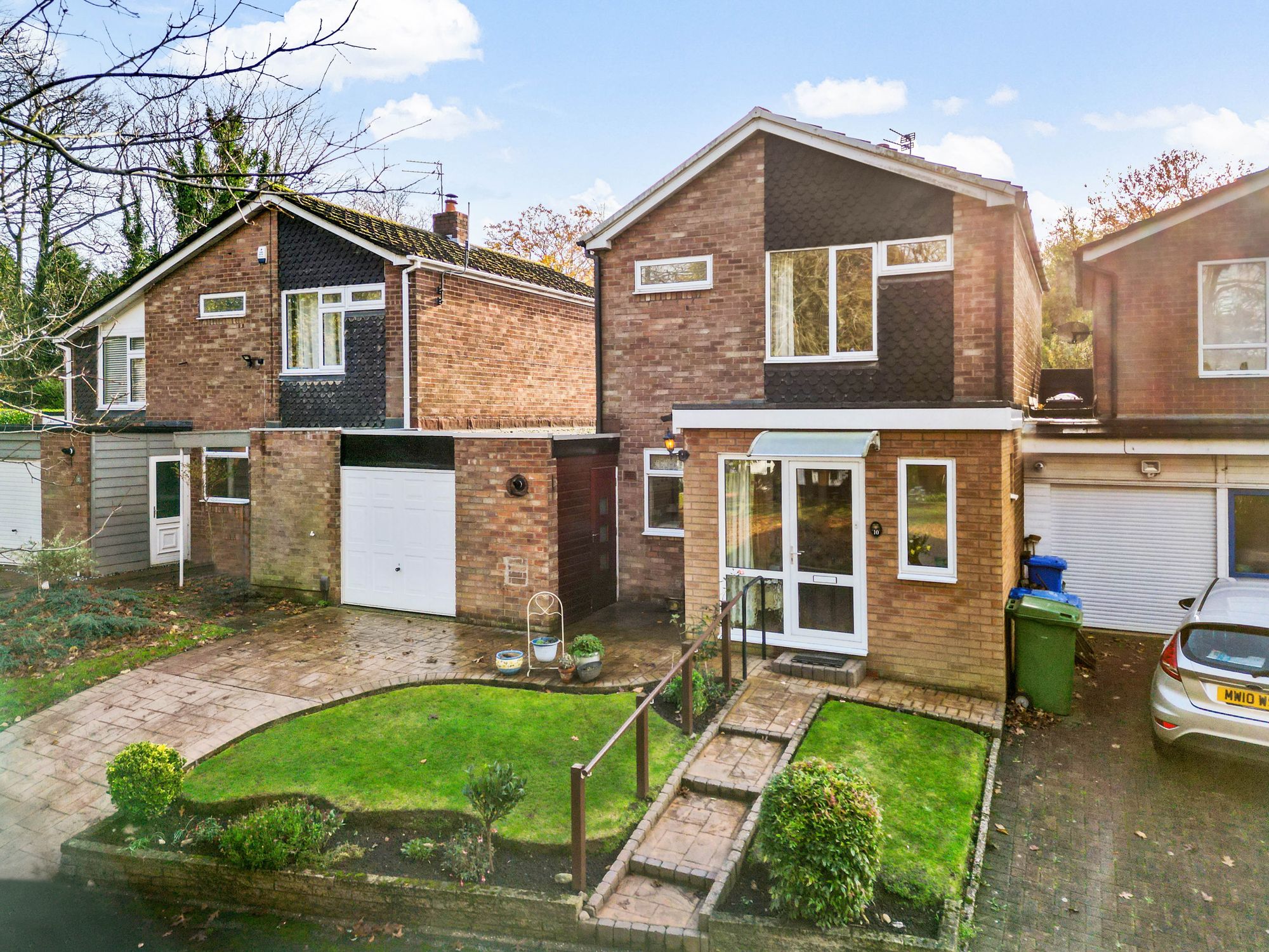 4 bedroom Link detached house Under Offer