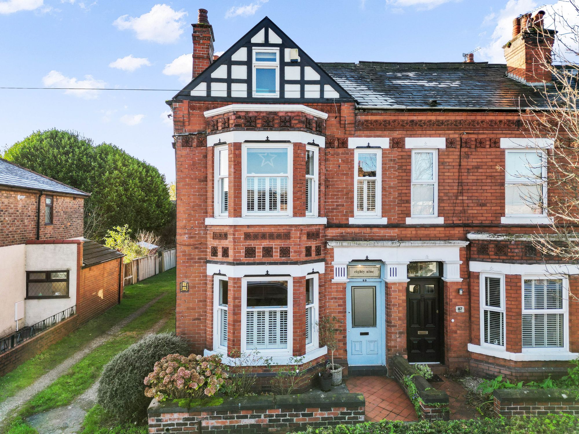 4 bedroom End of terrace house Under Offer