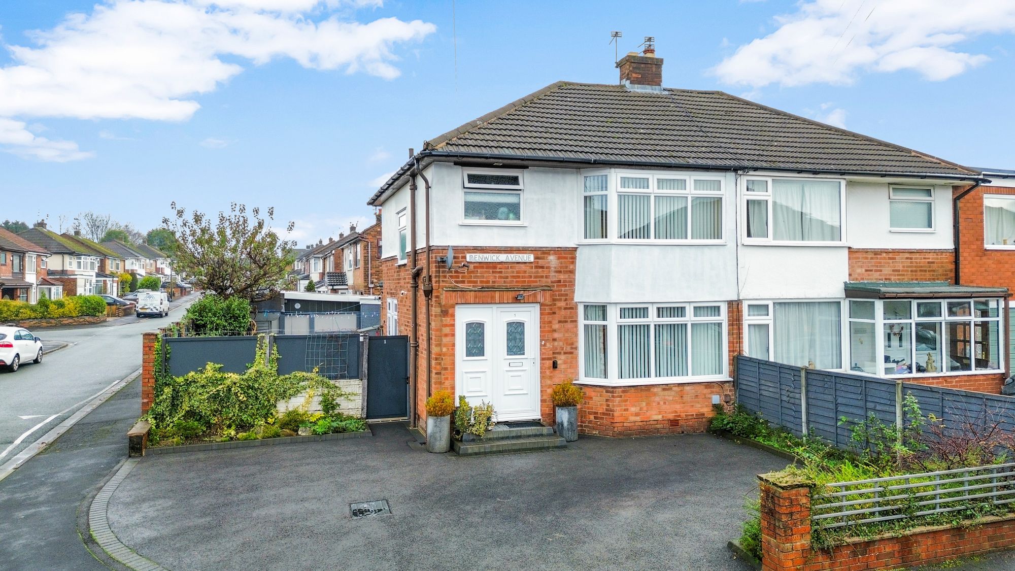 3 bedroom Semi-detached house For Sale