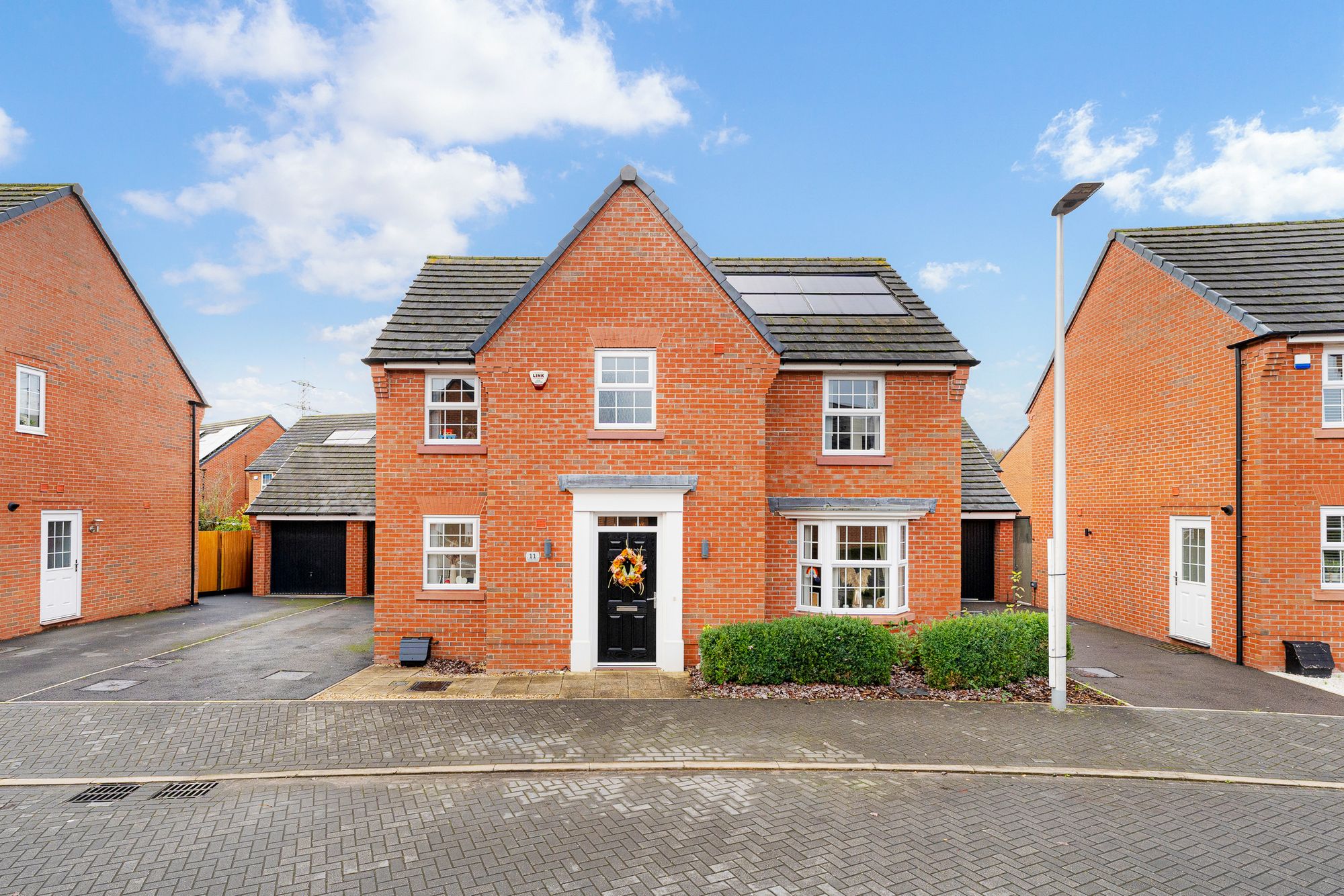 4 bedroom Detached house Under Offer