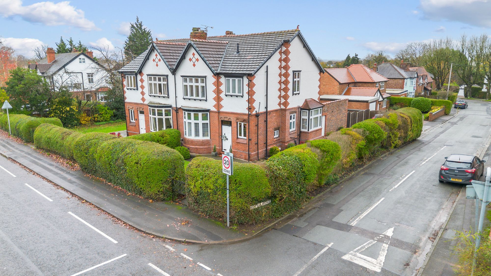 3 bedroom Semi-detached house Under Offer