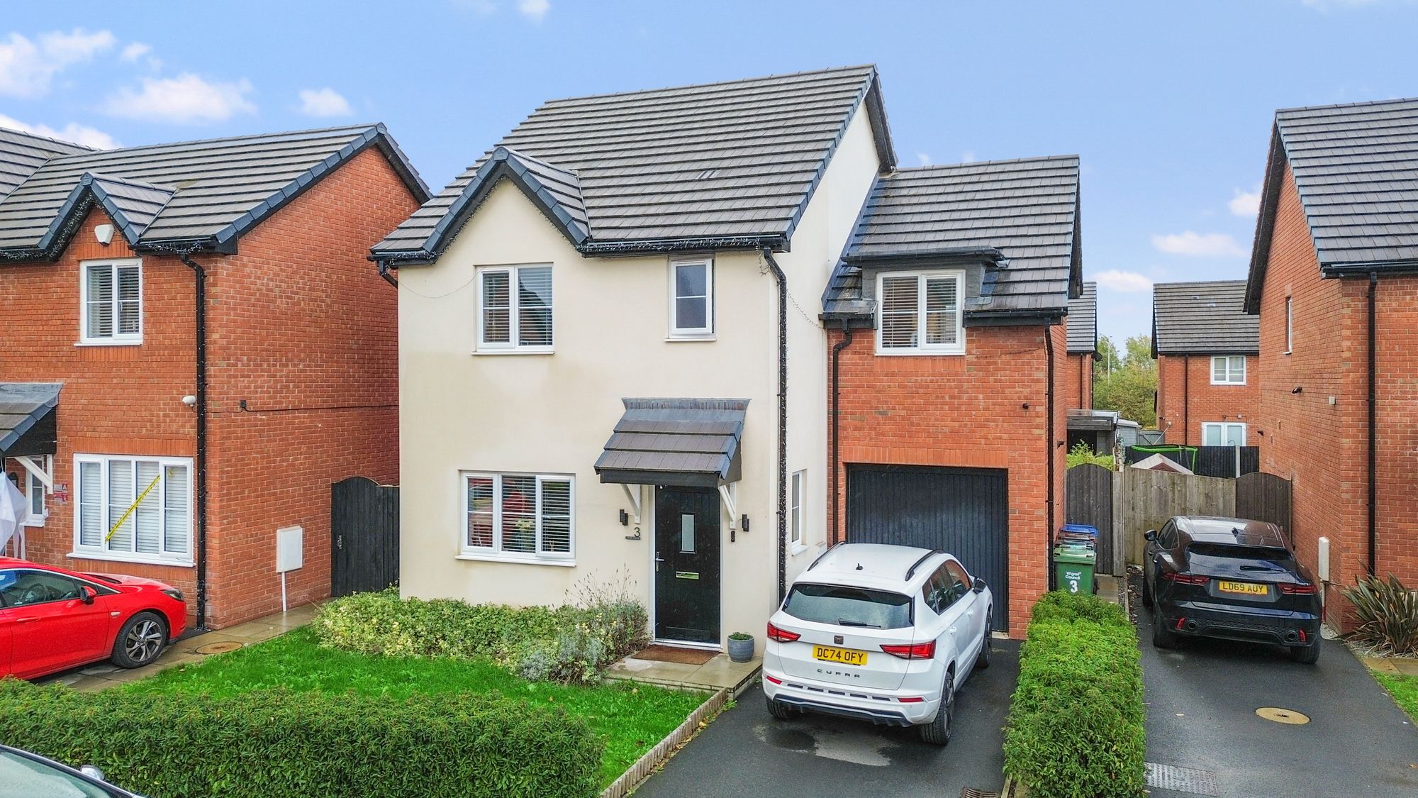 3 bedroom Detached house For Sale