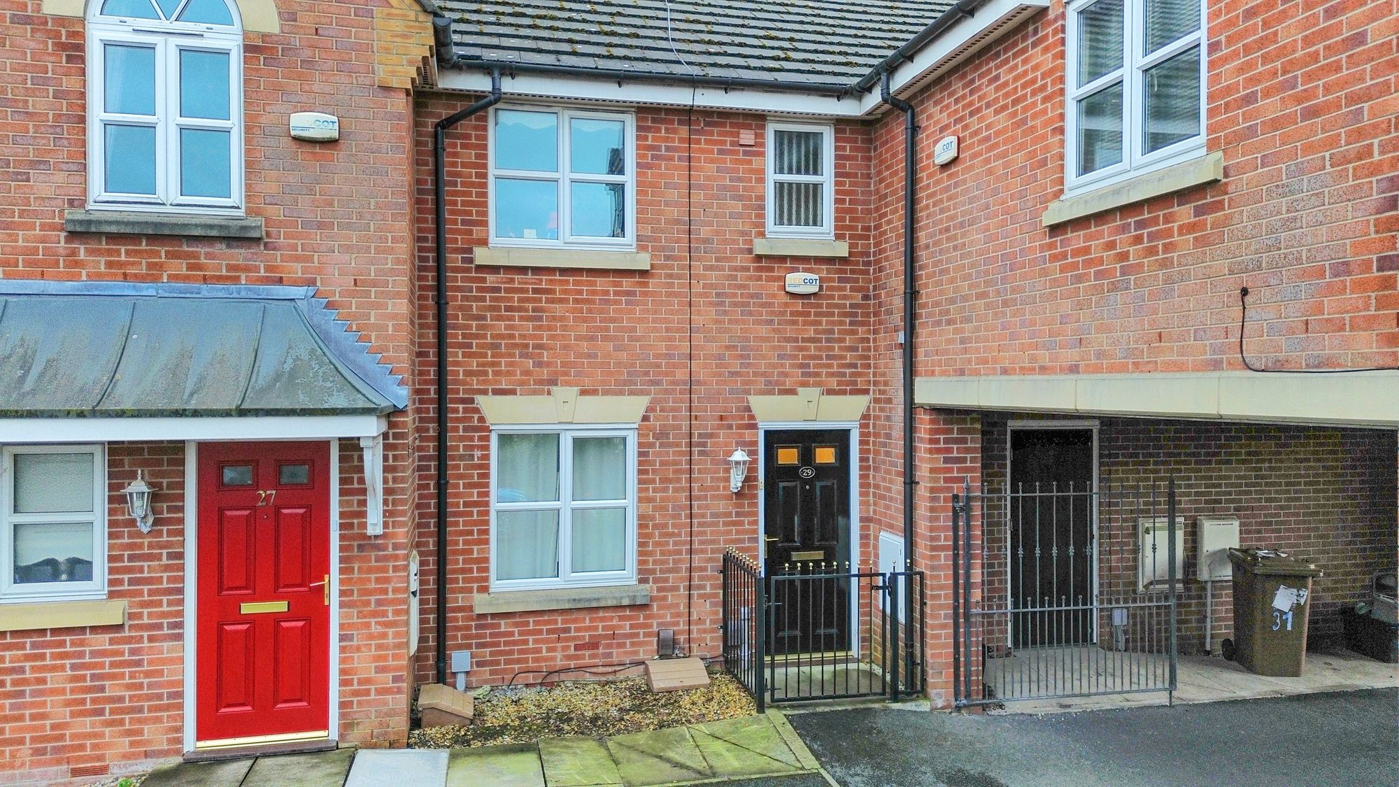 2 bedroom End of terrace house Under Offer