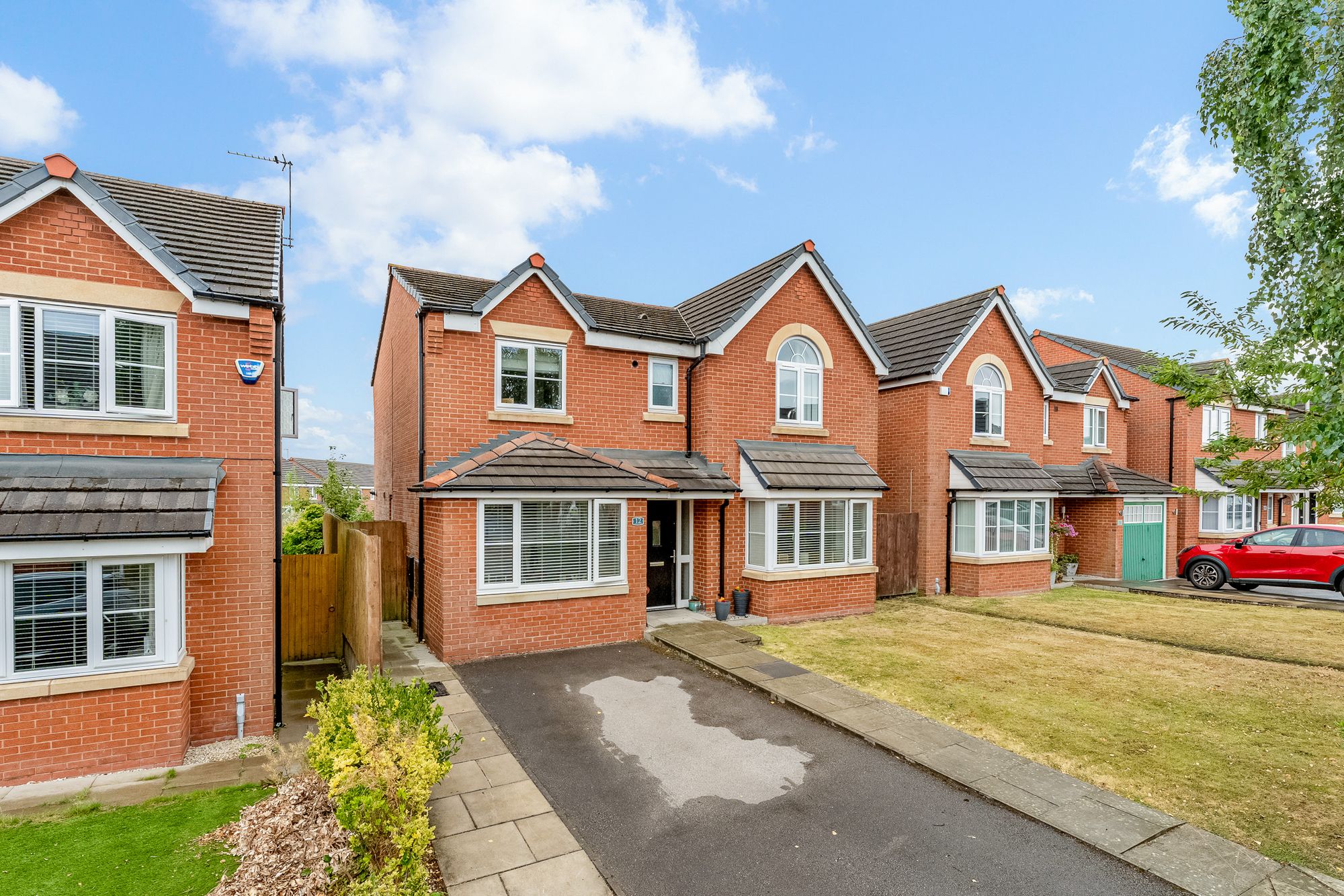 4 bedroom Detached house Under Offer