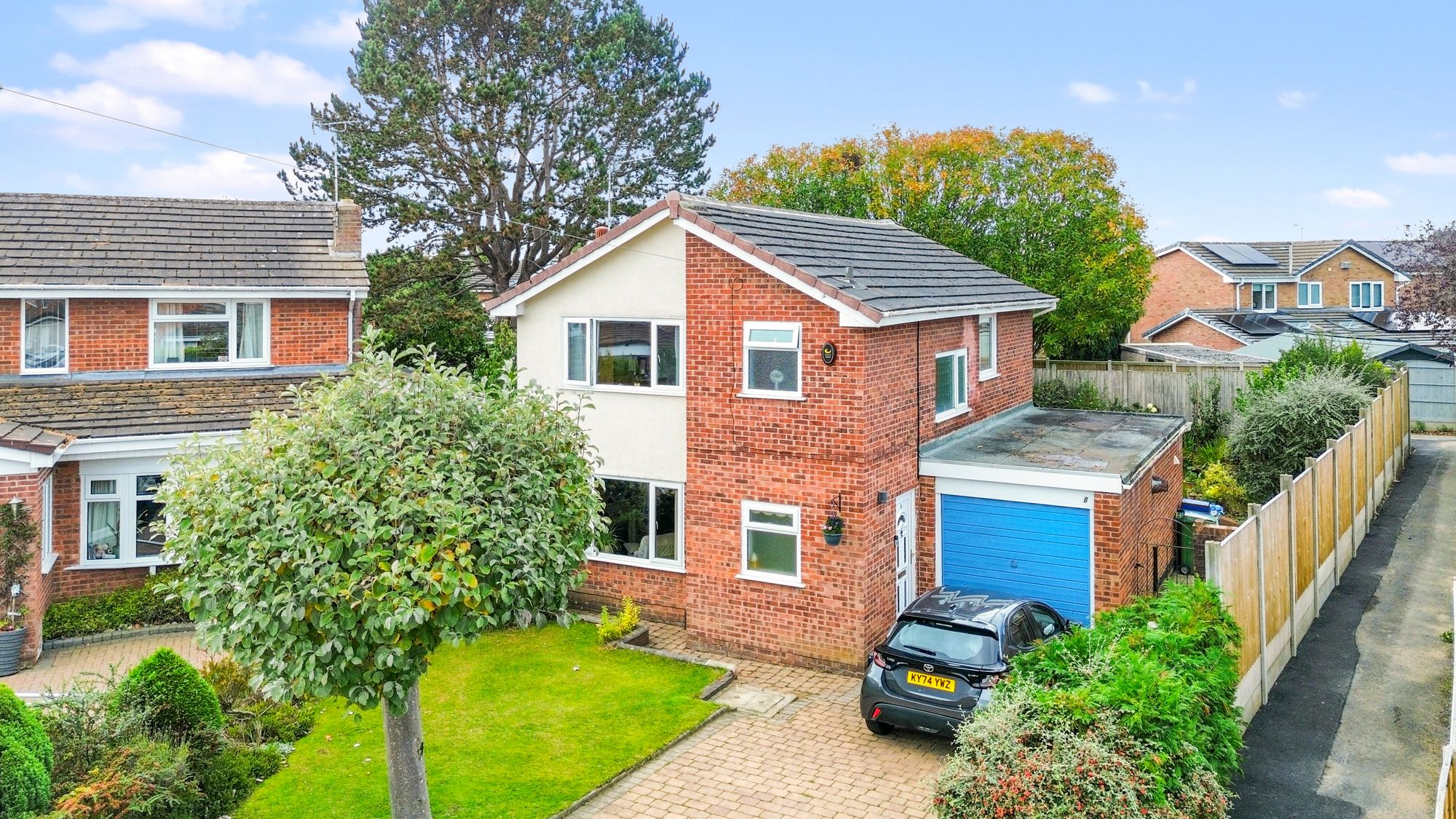 4 bedroom Detached house Under Offer