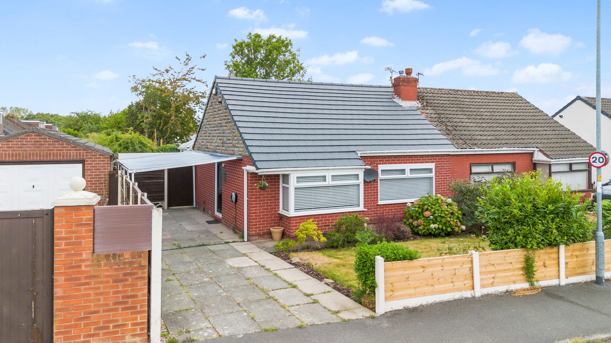 2 bedroom Detached bungalow Under Offer