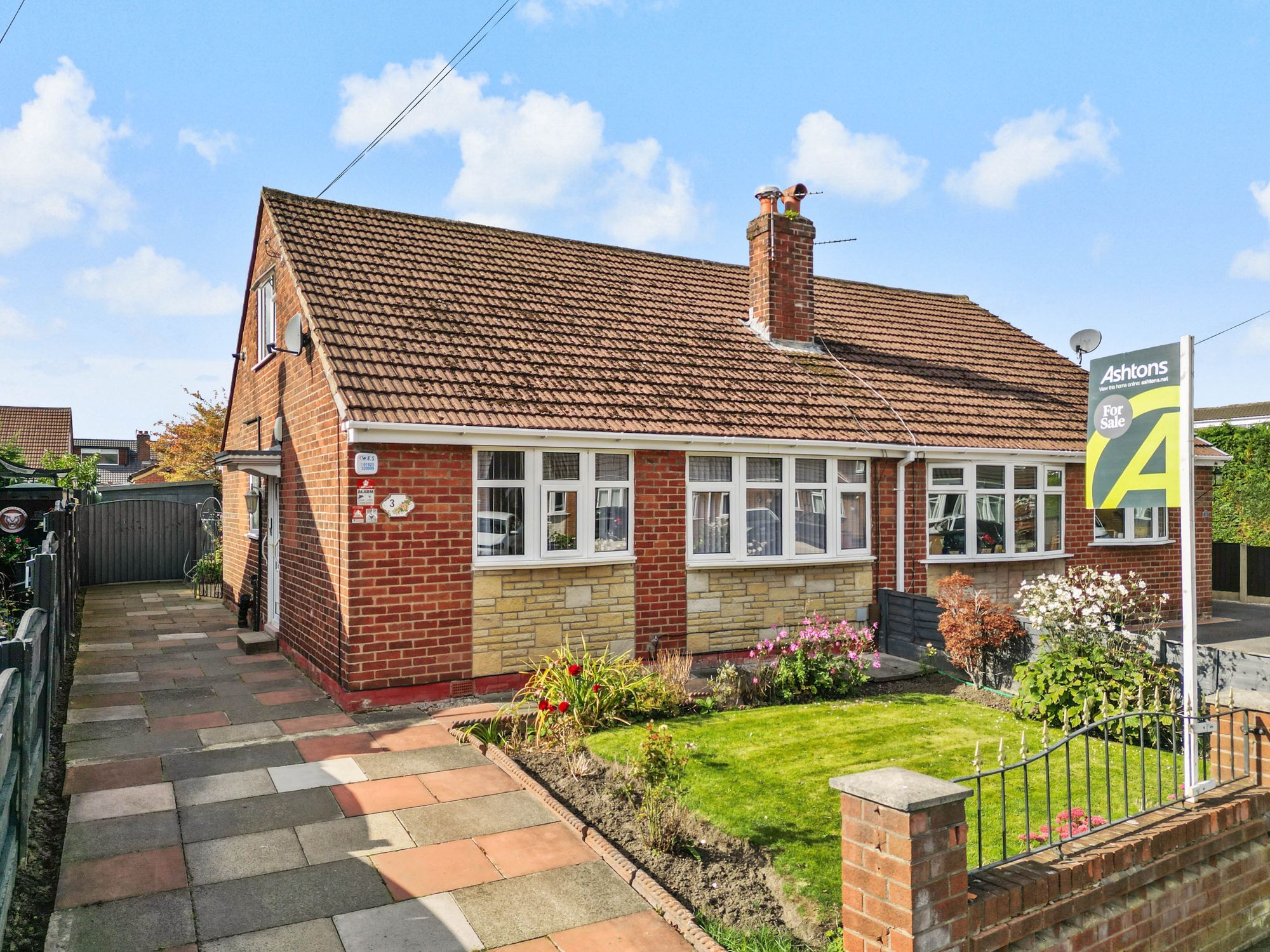 3 bedroom Detached bungalow Under Offer