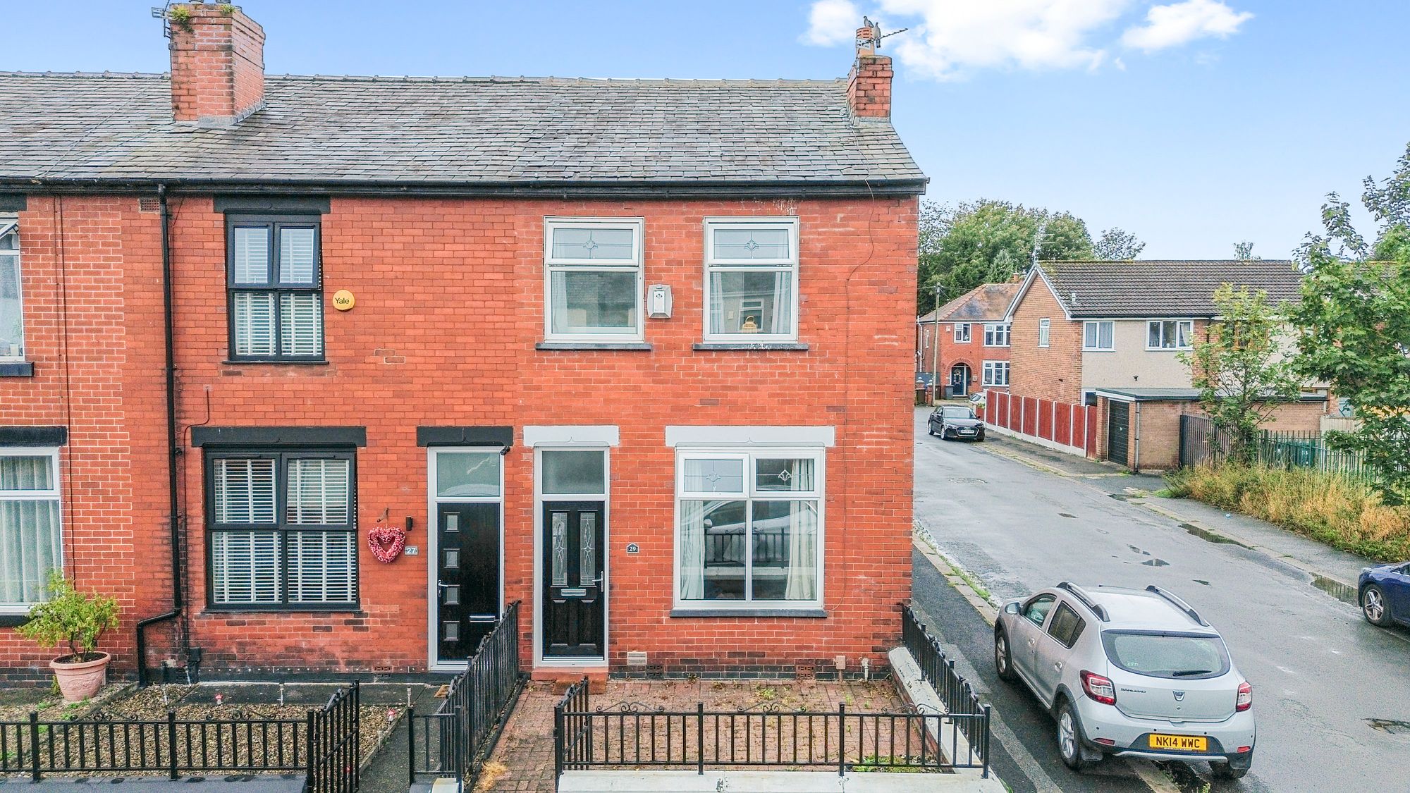 3 bedroom End of terrace house Under Offer
