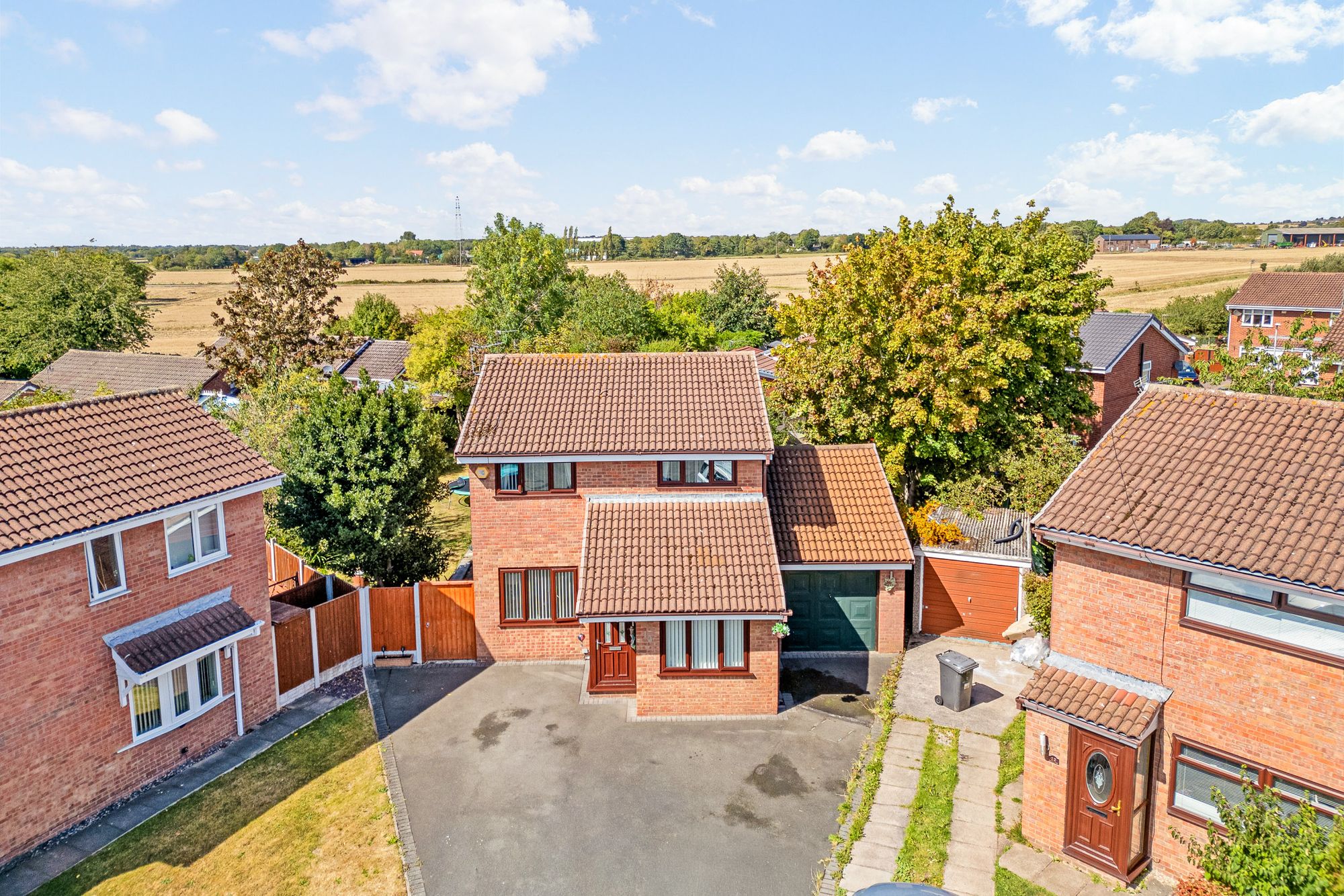 4 bedroom Detached house Under Offer