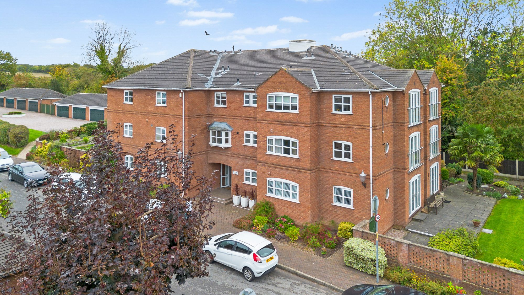 2 bedroom Flat For Sale