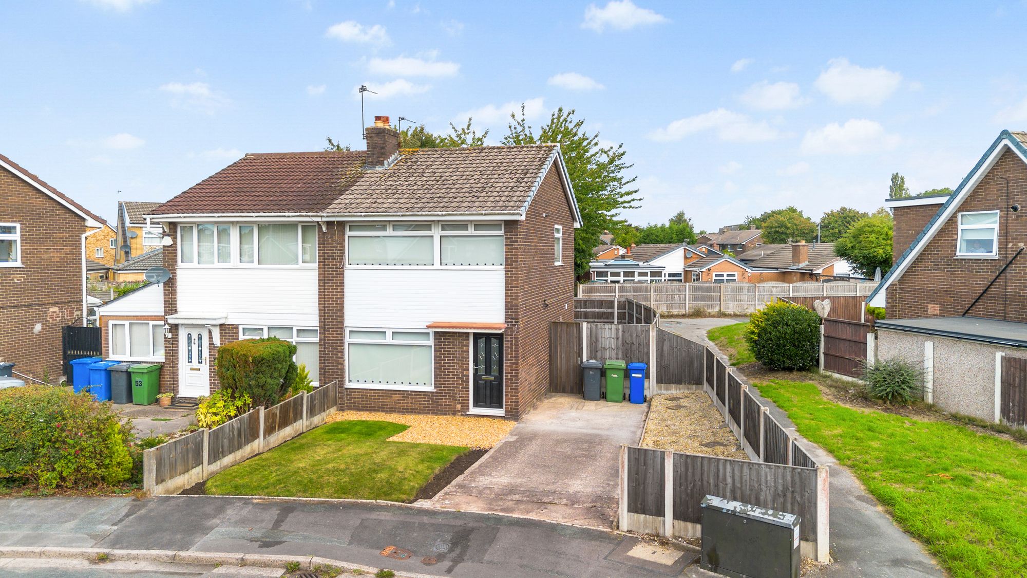 3 bedroom Semi-detached house For Sale