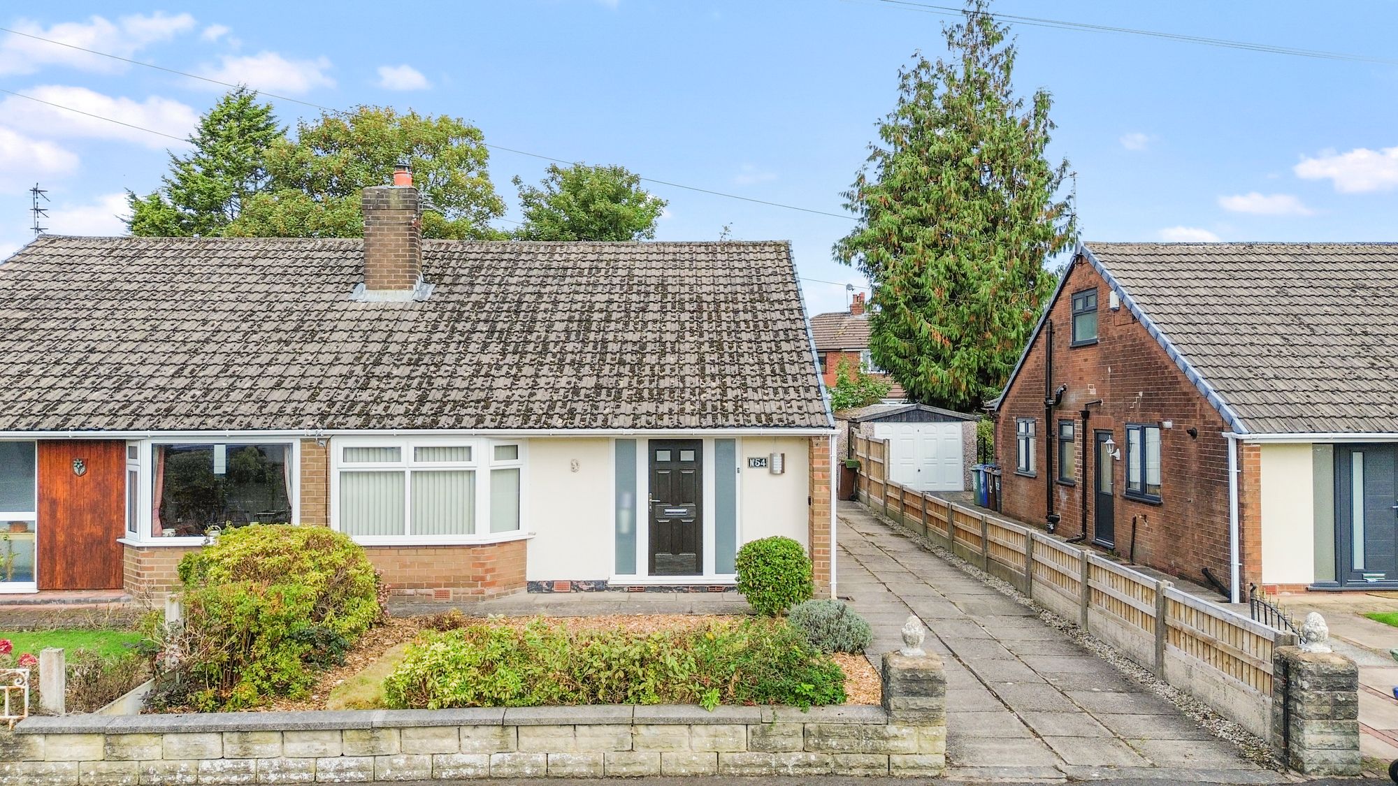 3 bedroom Detached bungalow For Sale