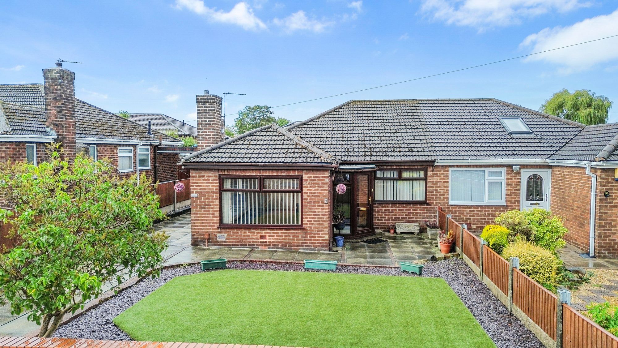 2 bedroom Detached bungalow For Sale
