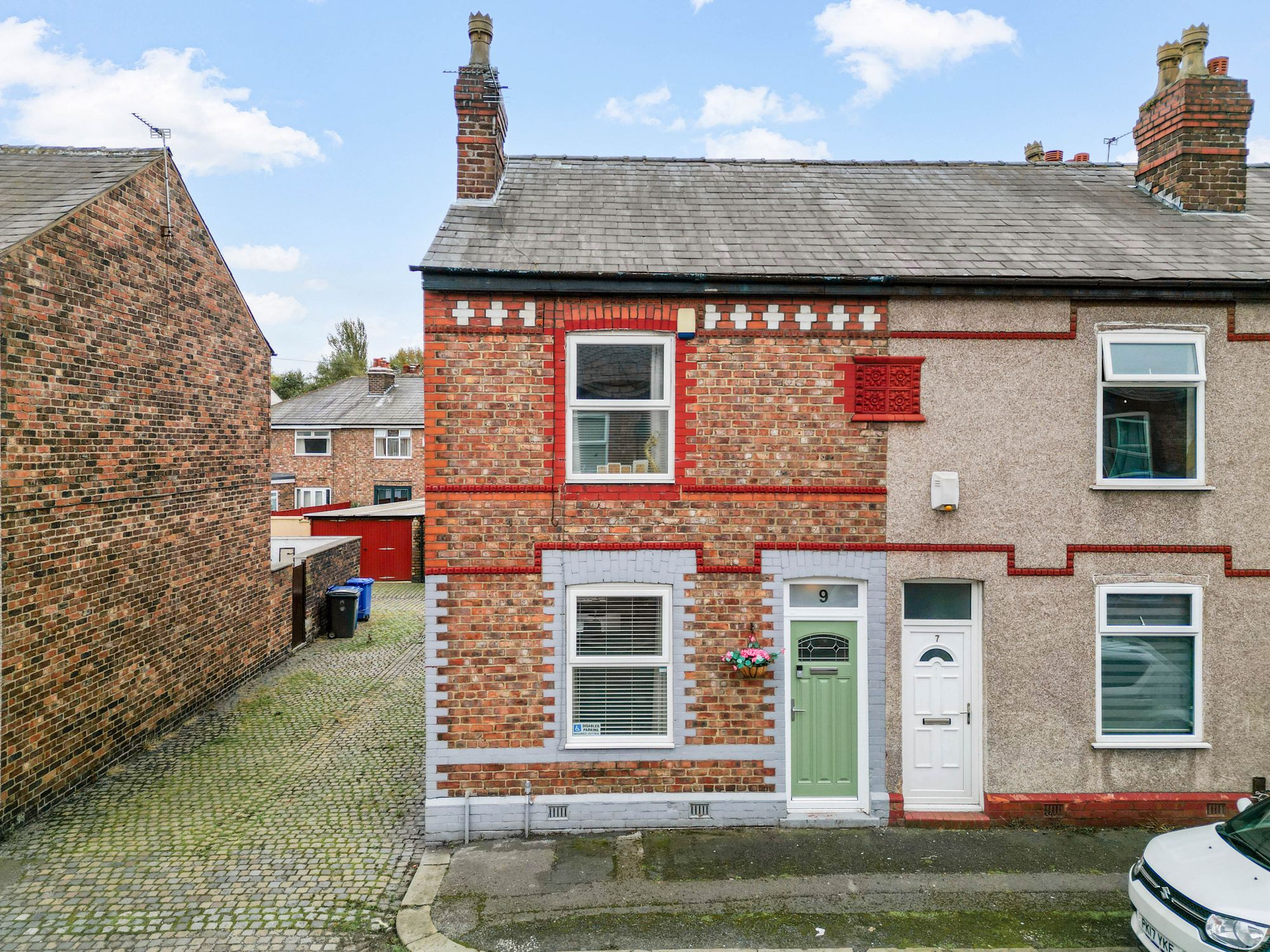 3 bedroom End of terrace house Under Offer