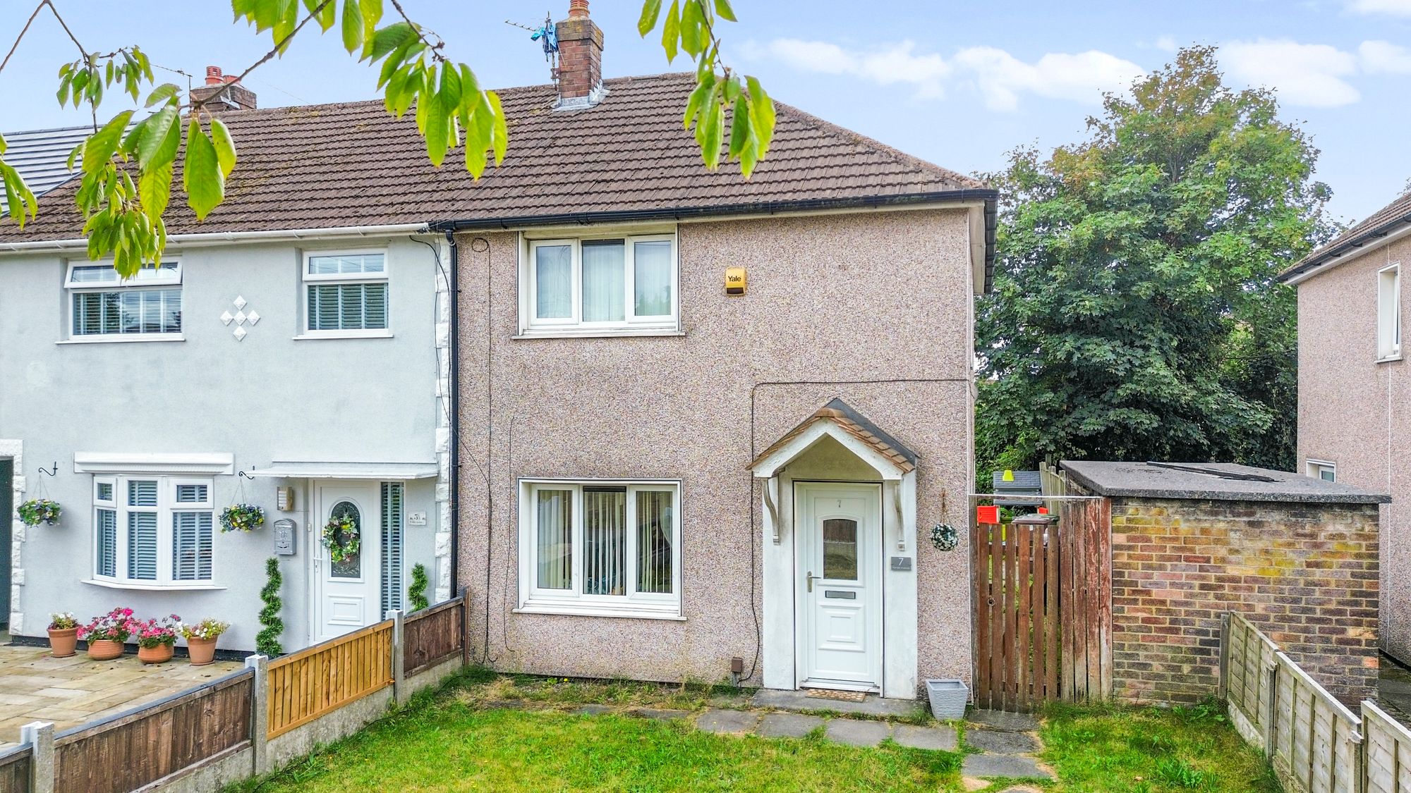 2 bedroom End of terrace house Under Offer