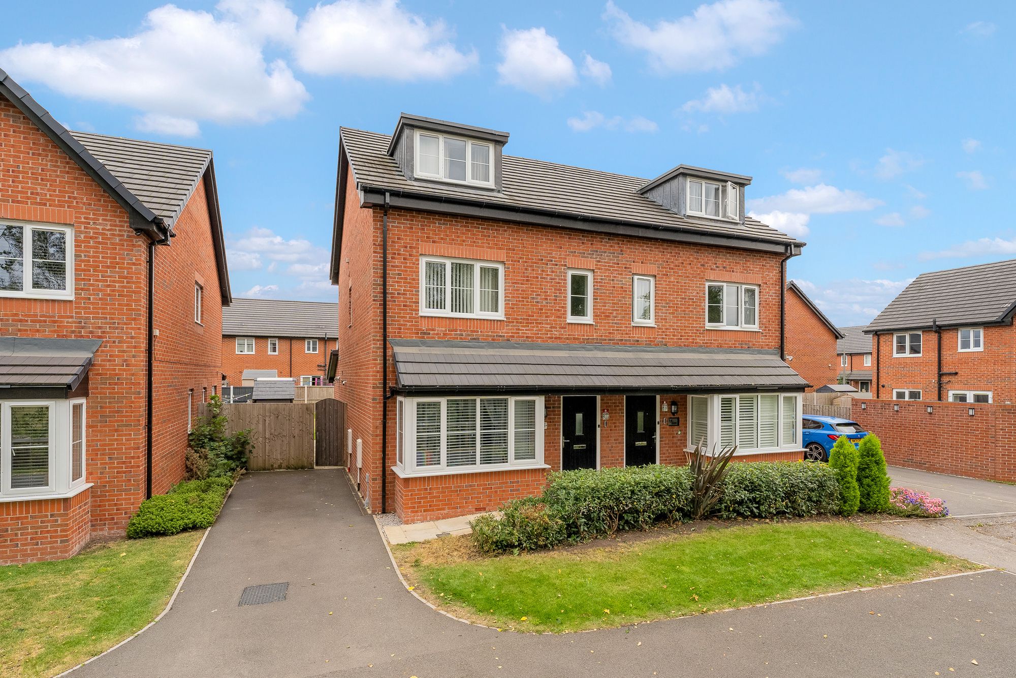 4 bedroom Link detached house Under Offer