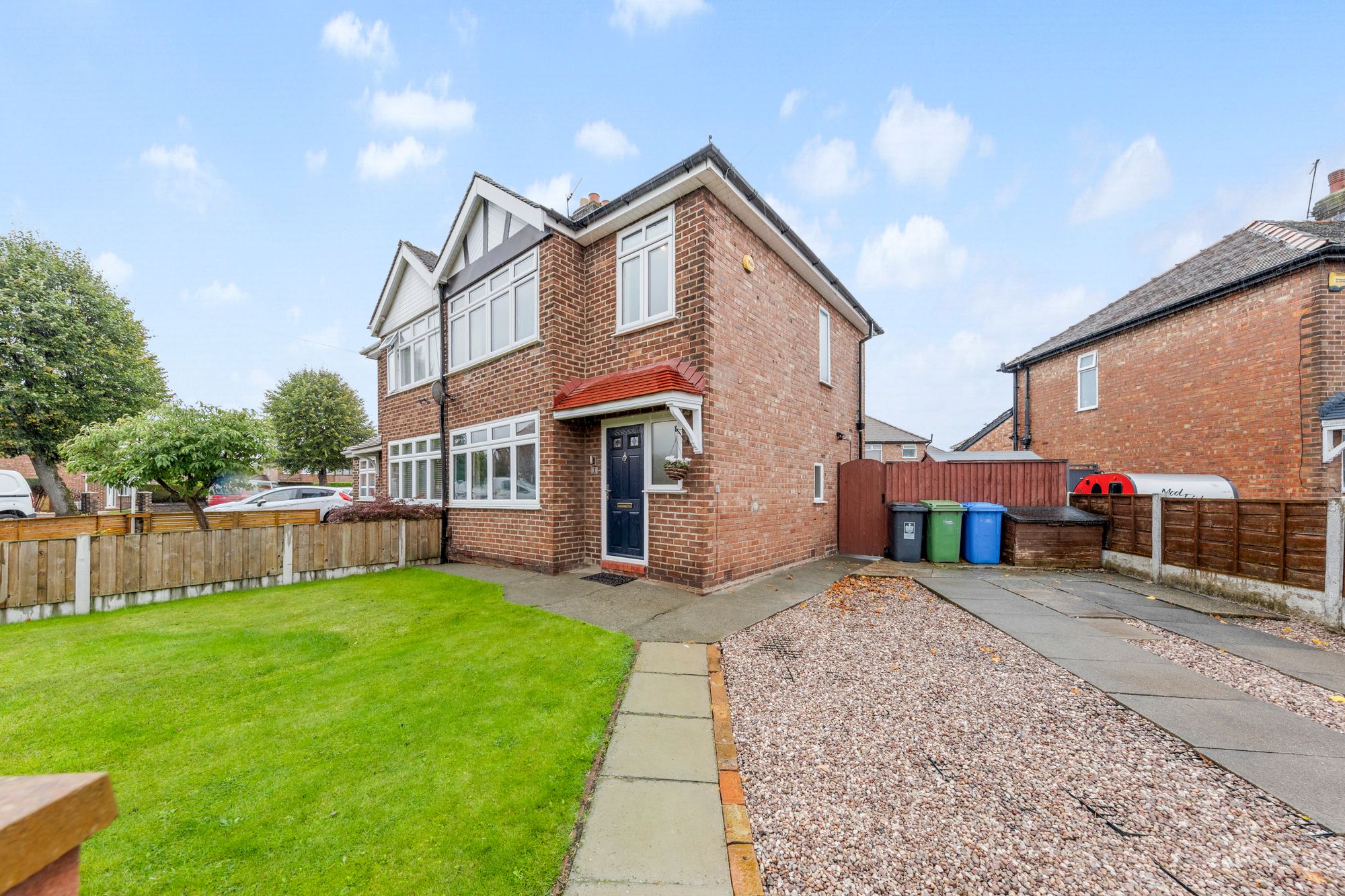 3 bedroom Semi-detached house For Sale