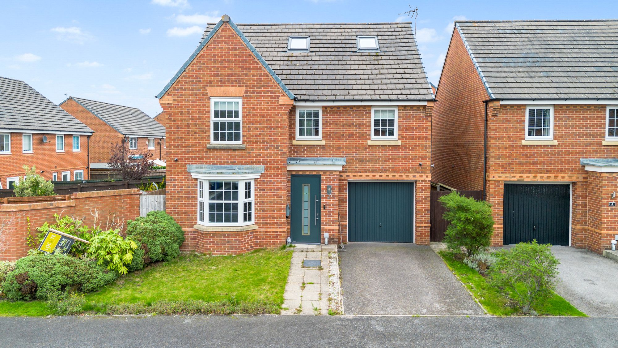 6 bedroom Detached house Under Offer