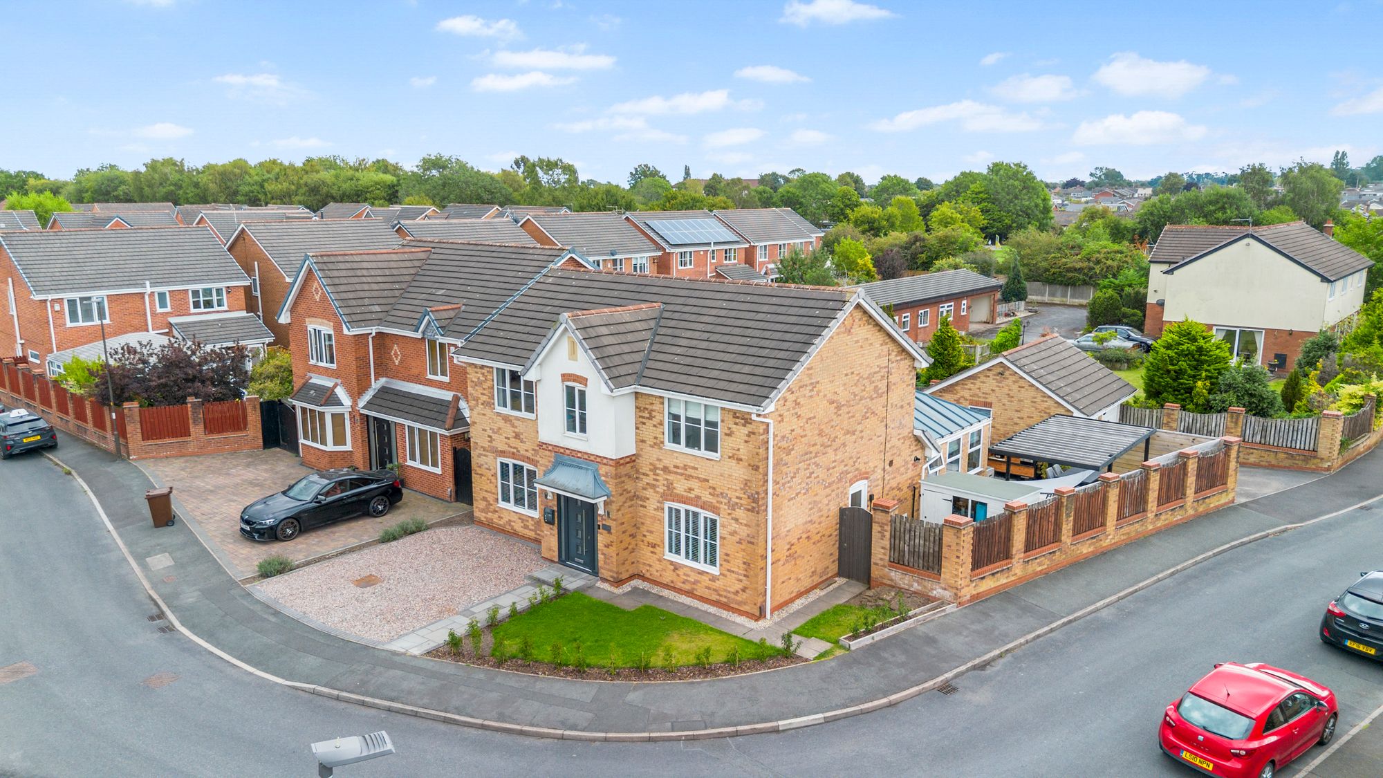4 bedroom Detached house Under Offer