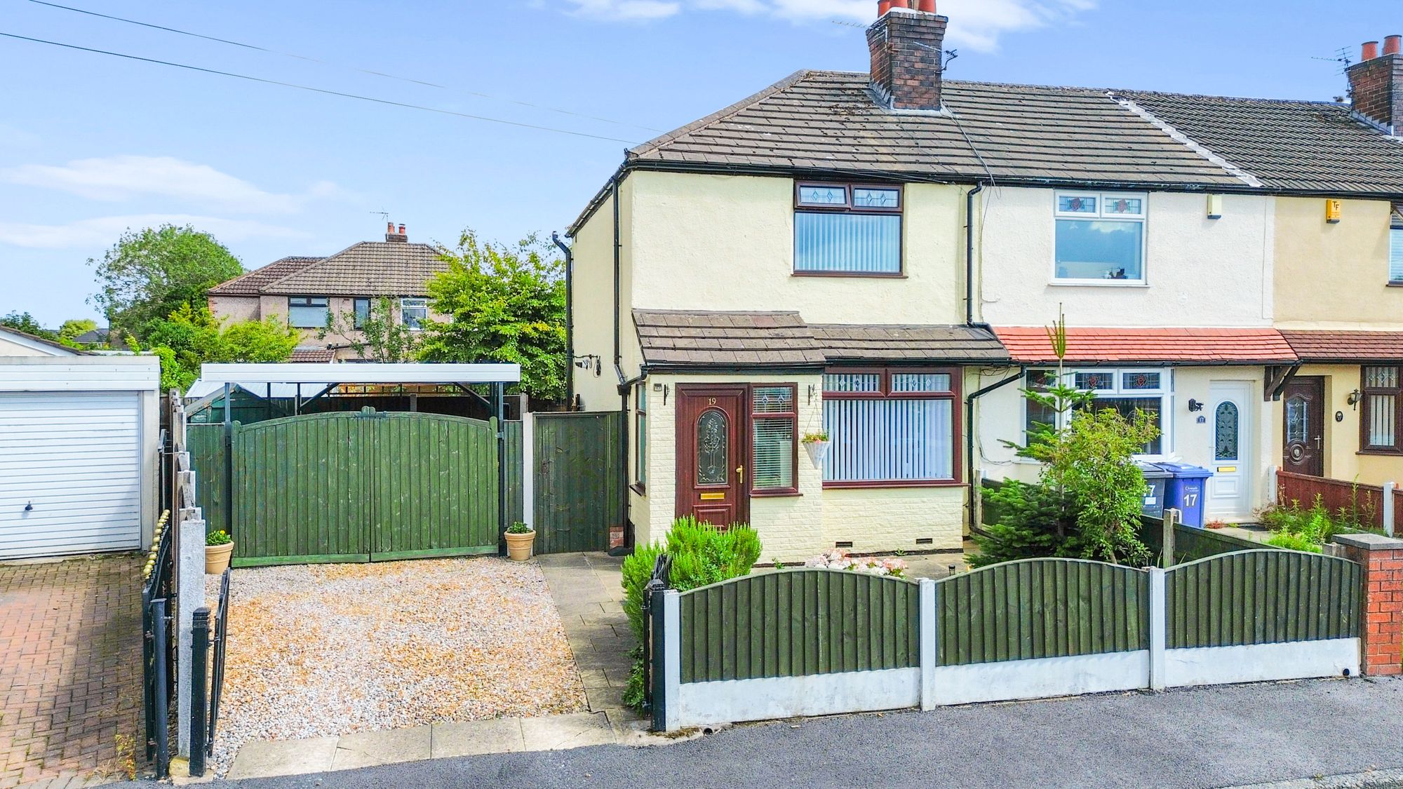 2 bedroom End of terrace house Under Offer