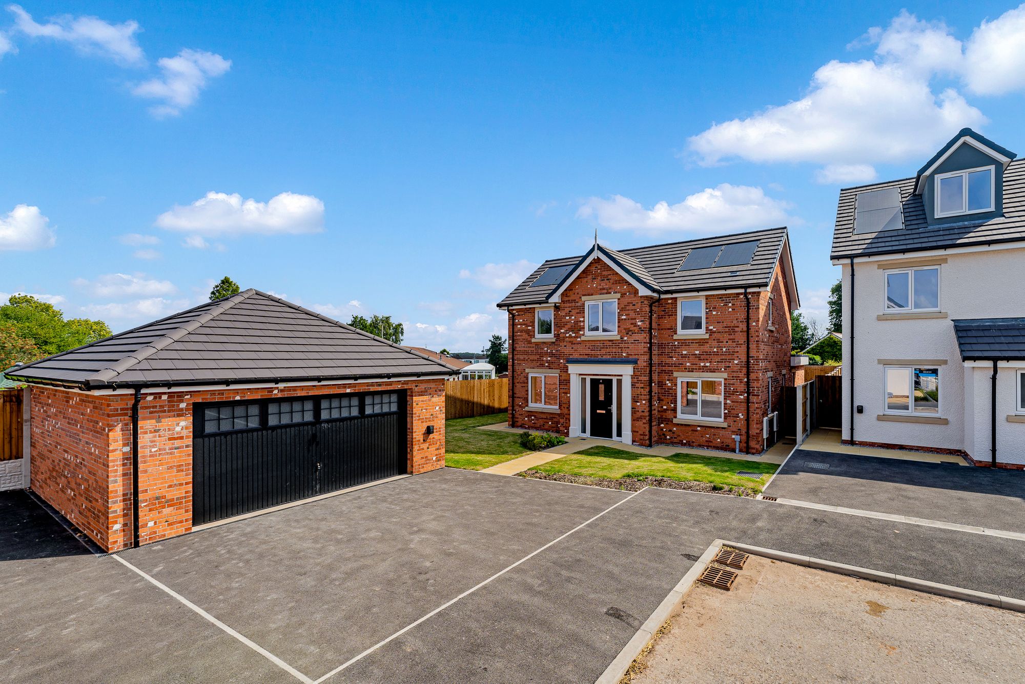 4 bedroom Detached house Under Offer