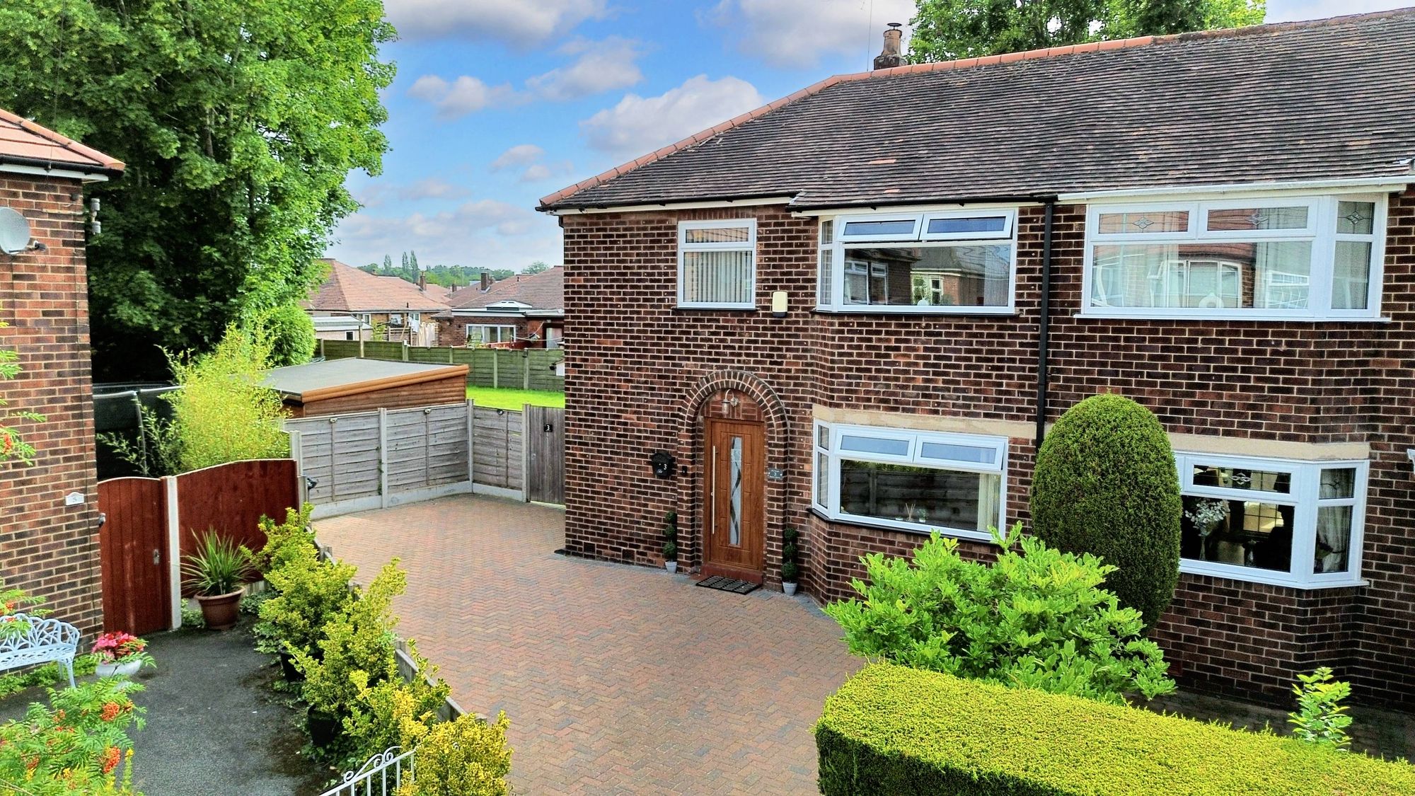 3 bedroom Semi-detached house For Sale