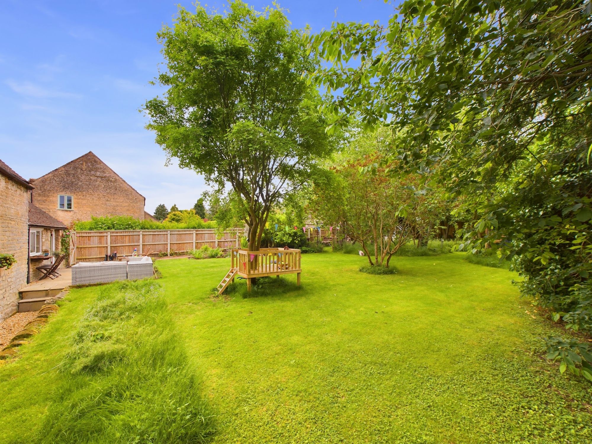 2 bedroom Detached house Under Offer