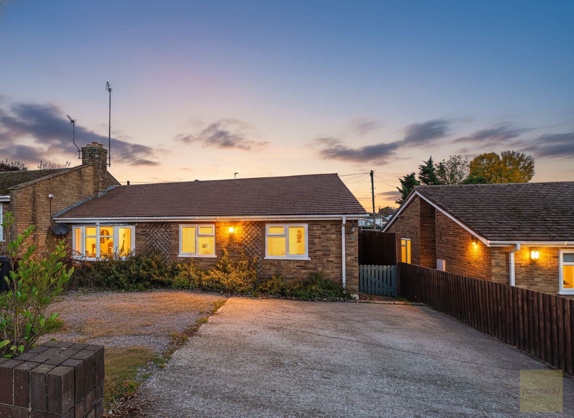 3 bedroom Detached bungalow Under Offer