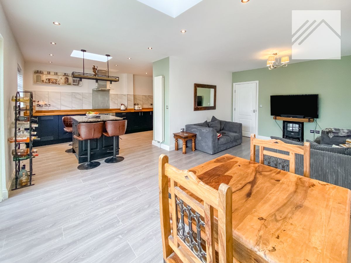 4 bedroom Detached house Under Offer