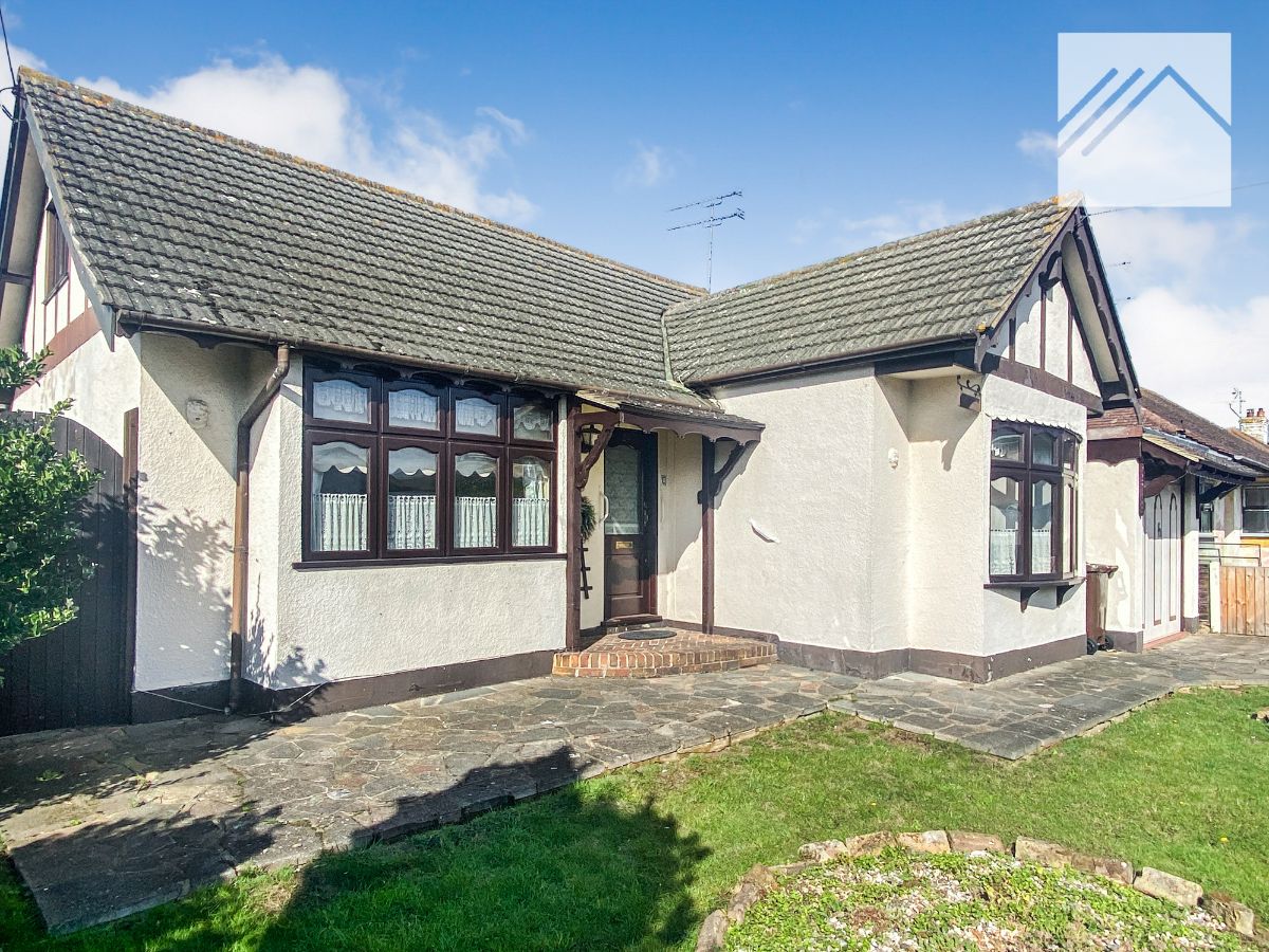 3 bedroom Detached bungalow Under Offer