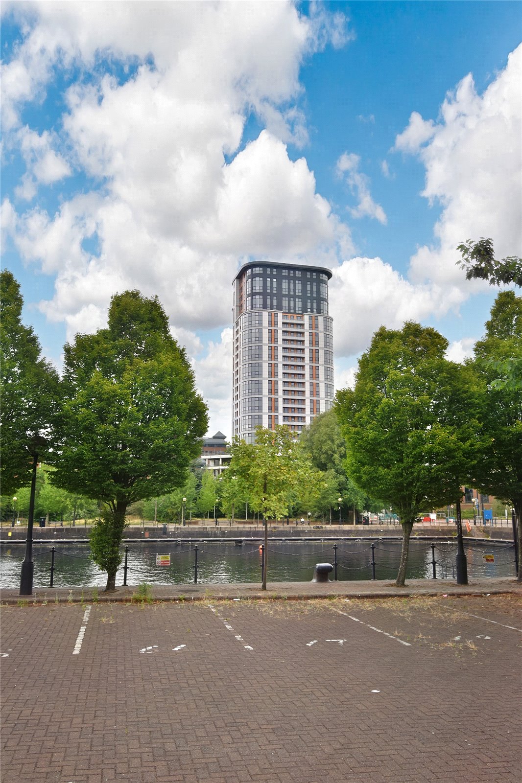 1 bedroom Apartment For Sale
