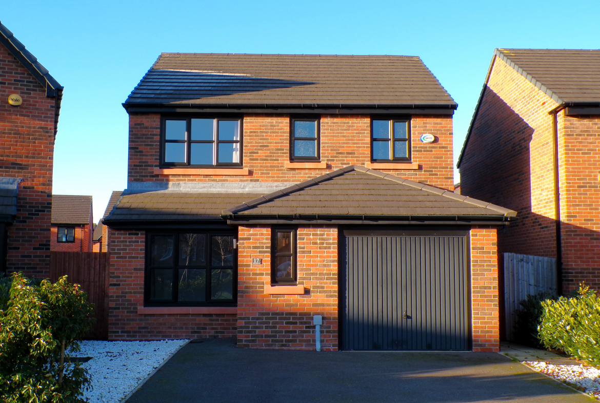 3 bedroom Detached house Under Offer