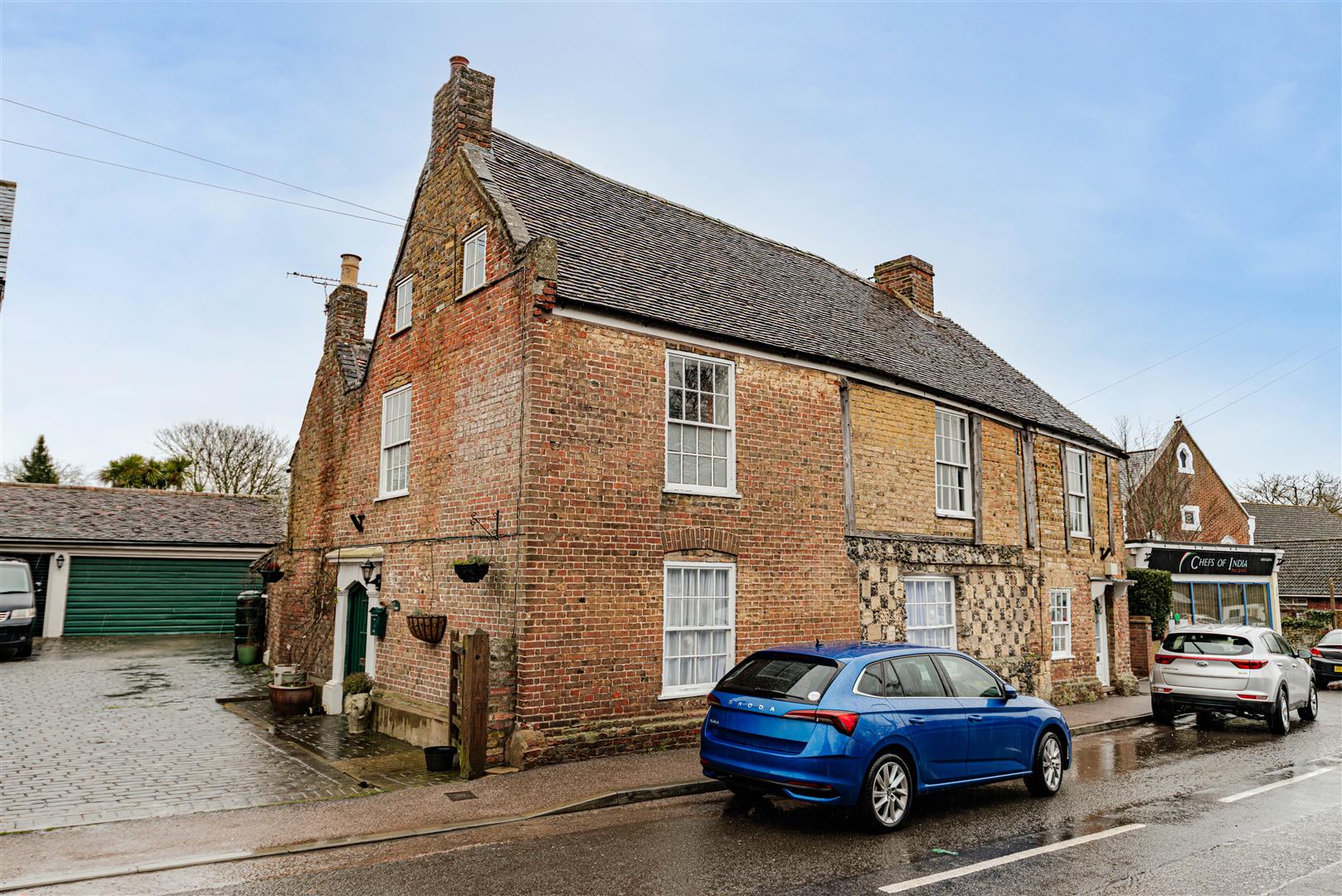 5 bedroom Cottage For Sale