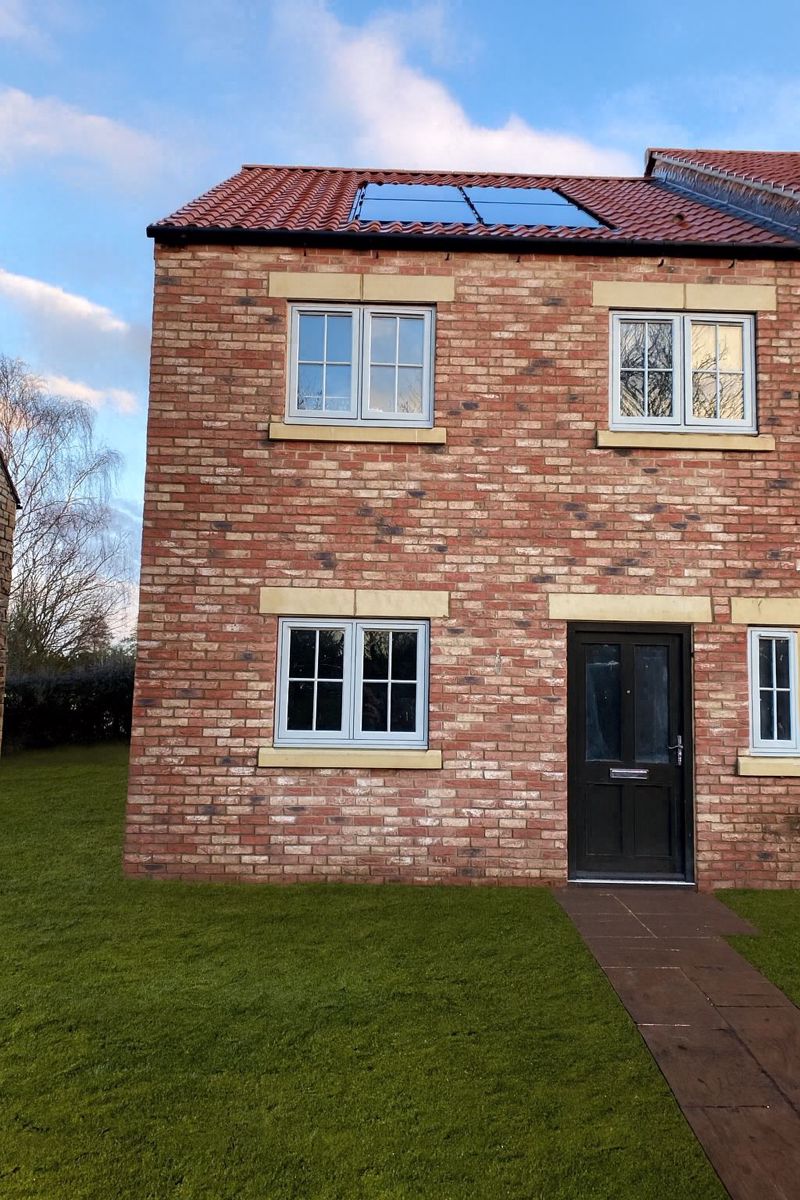 3 bedroom Semi-detached house Under Offer