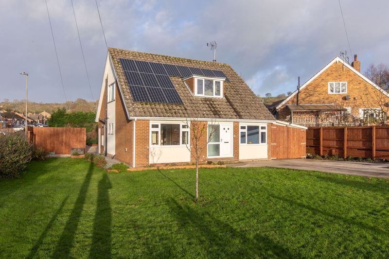 3 bedroom Detached house Under Offer