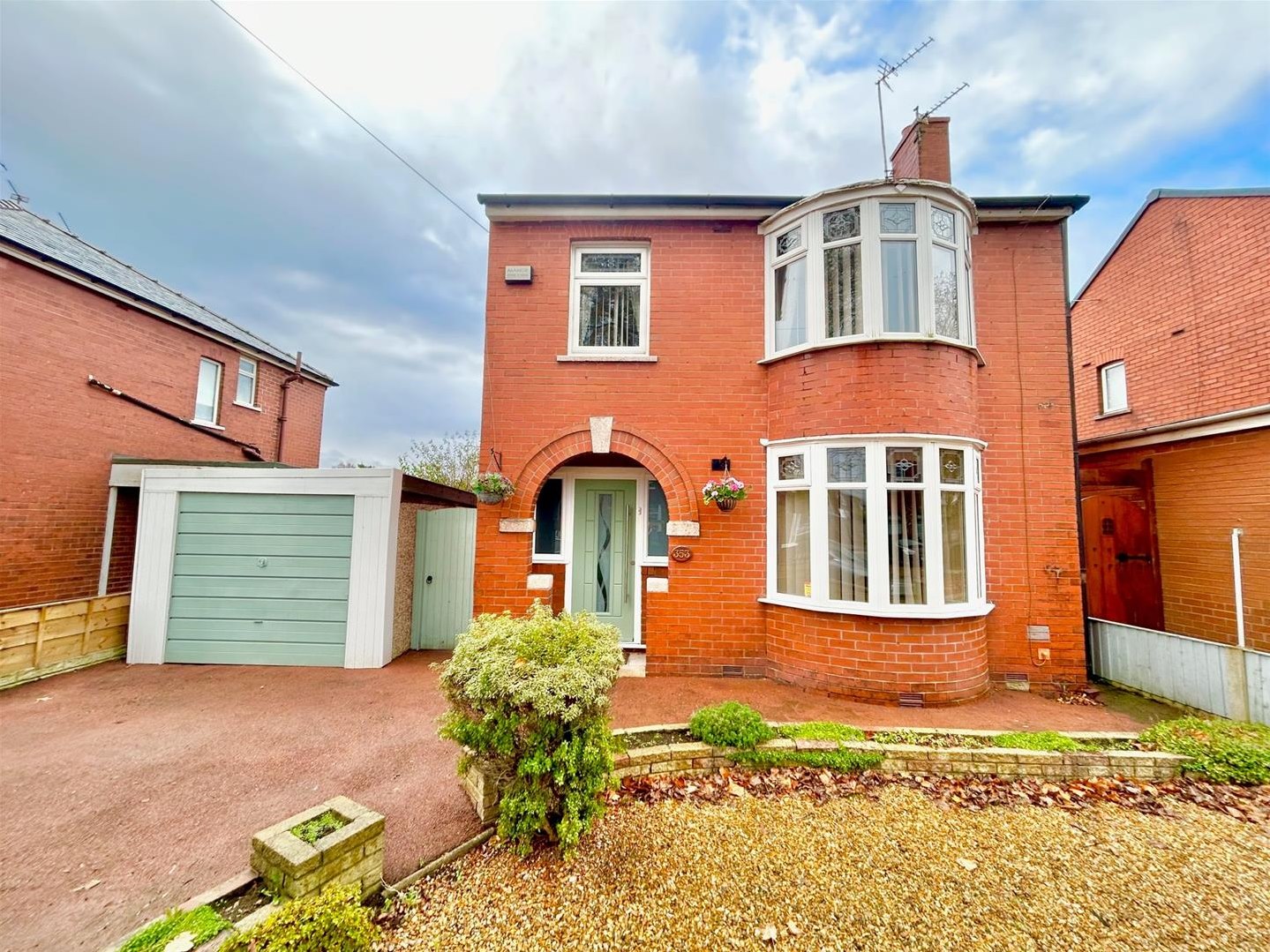 3 bedroom Detached house For Sale