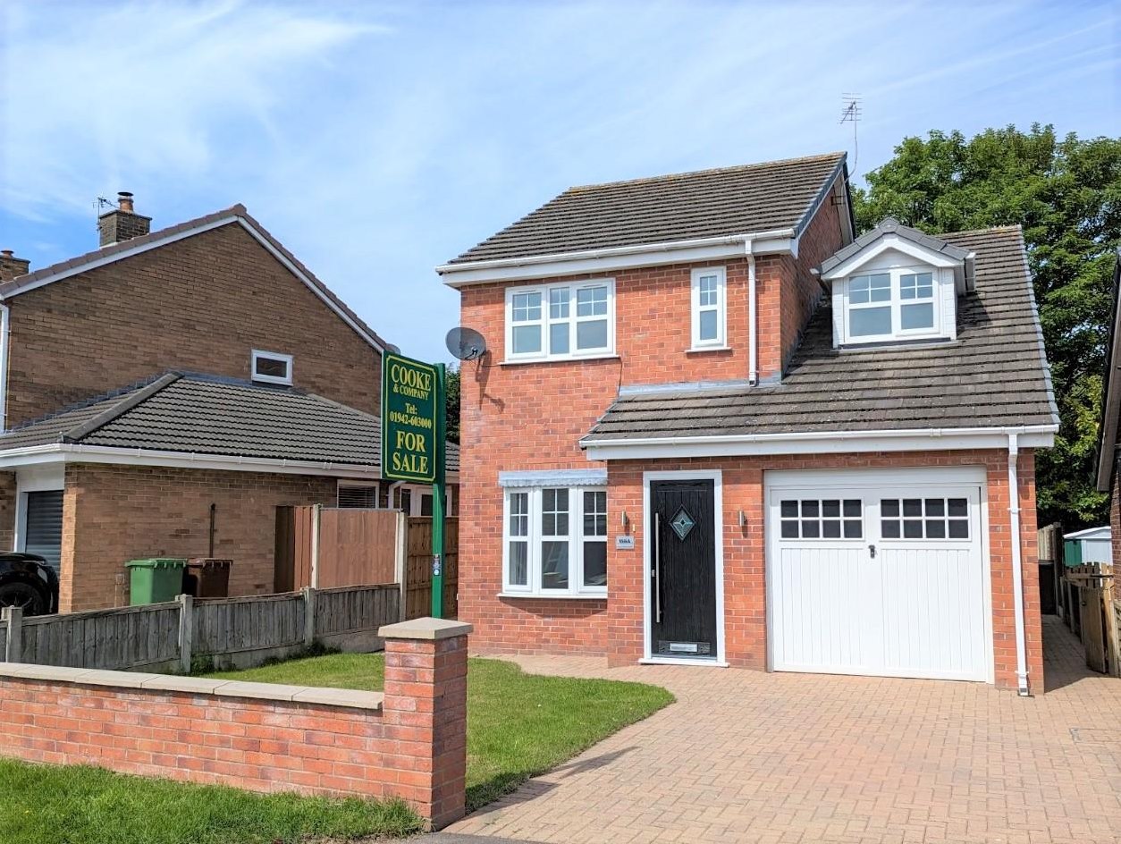 3 bedroom Detached house For Sale