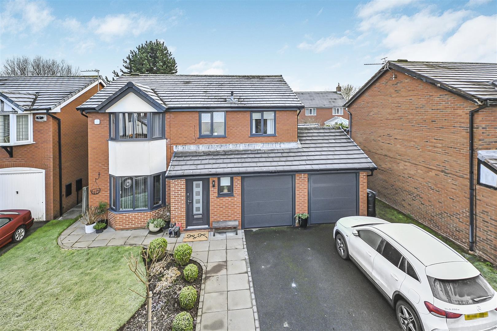 4 bedroom Detached house Under Offer