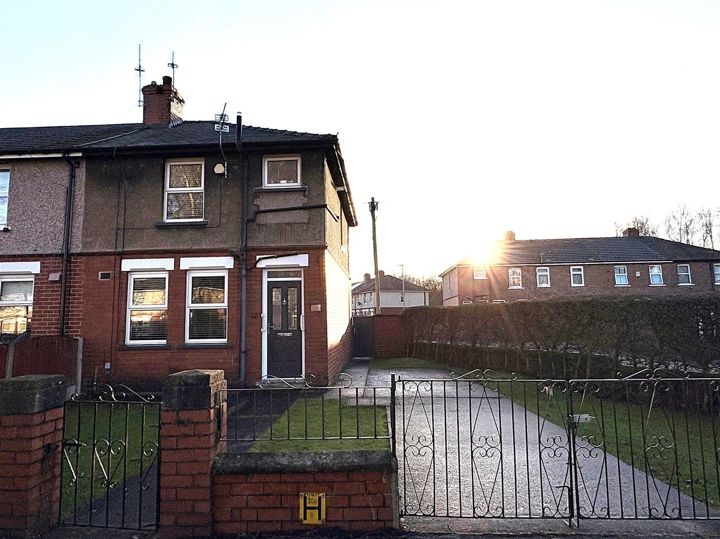 3 bedroom End of terrace house Under Offer