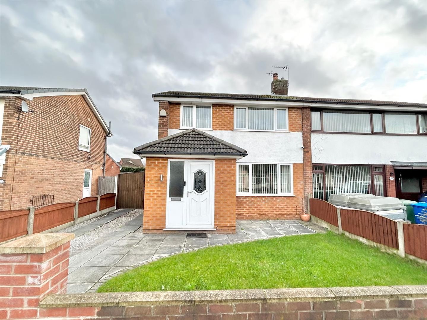 3 bedroom  For Sale