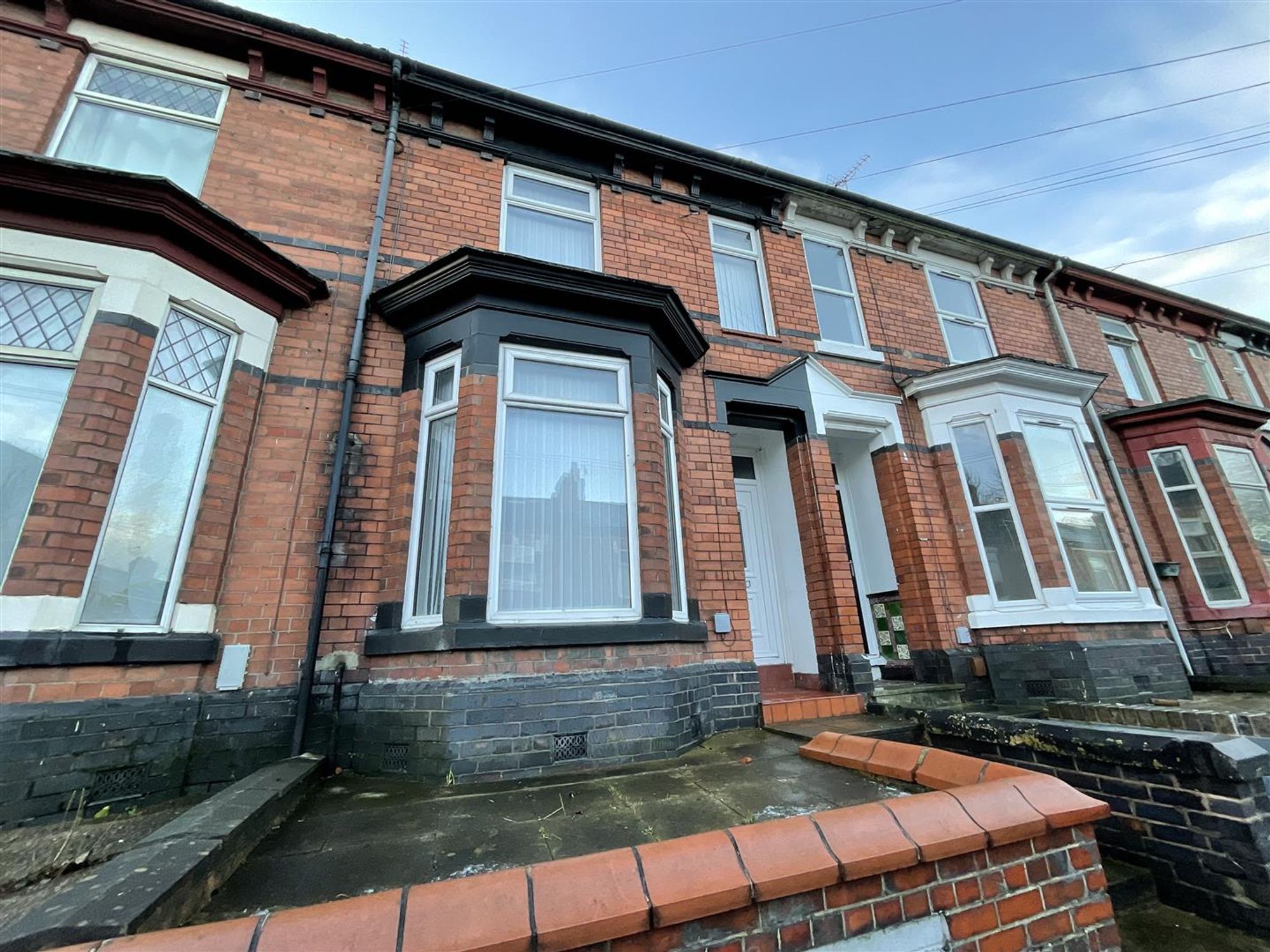  Terraced House To Let