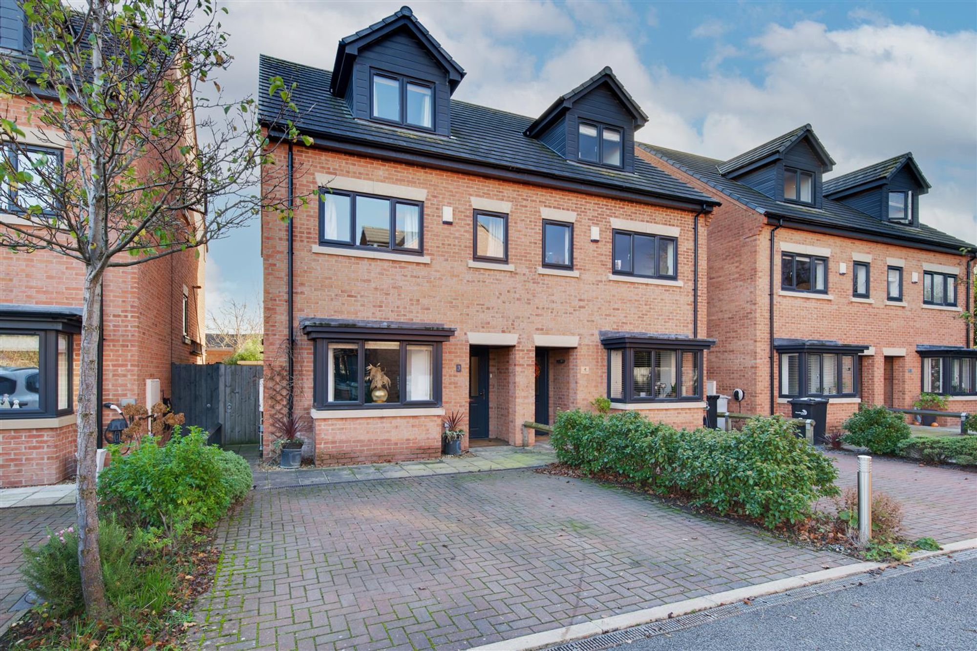4 bedroom Town house For Sale