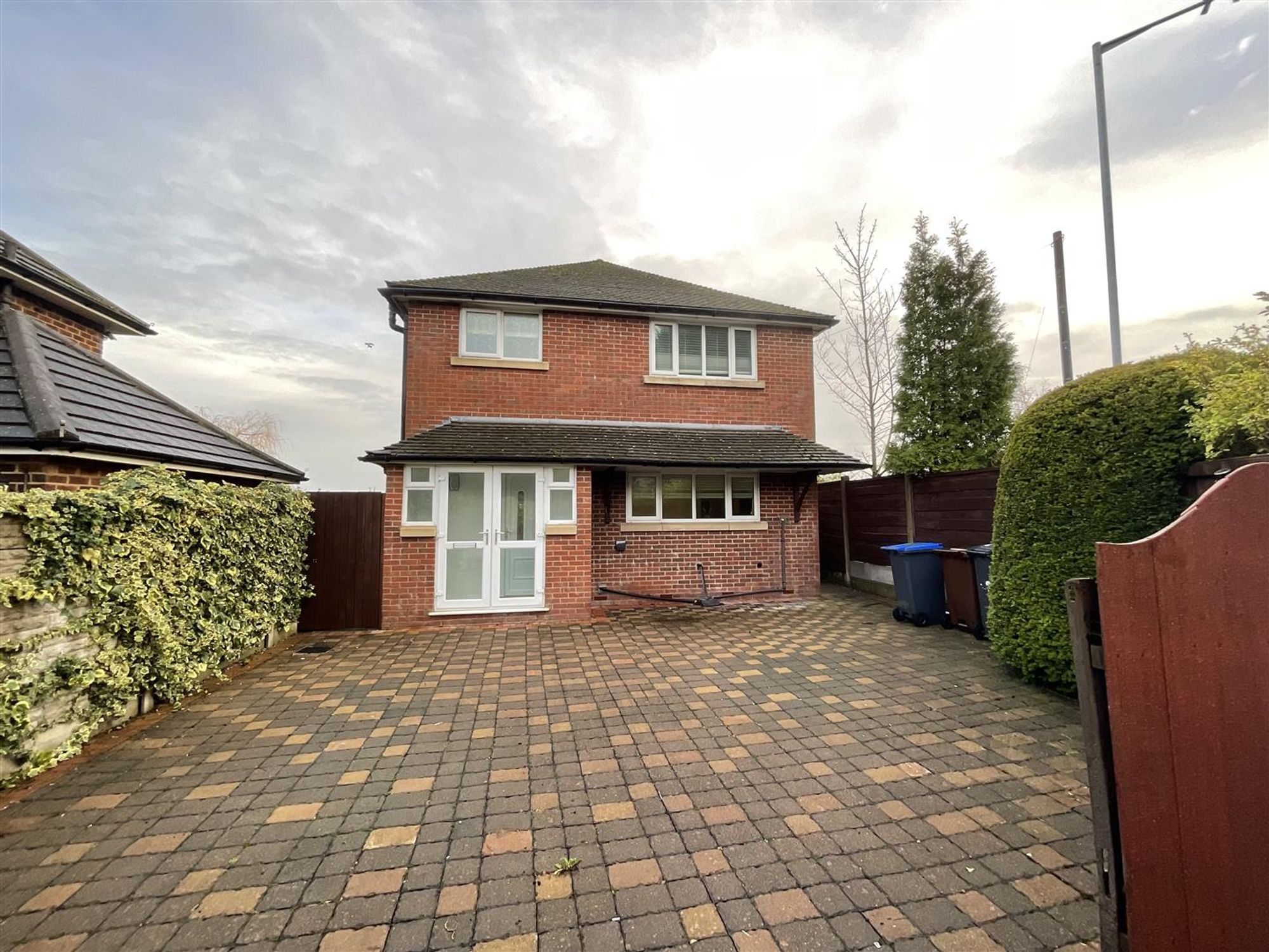 3 bedroom Detached house To Let