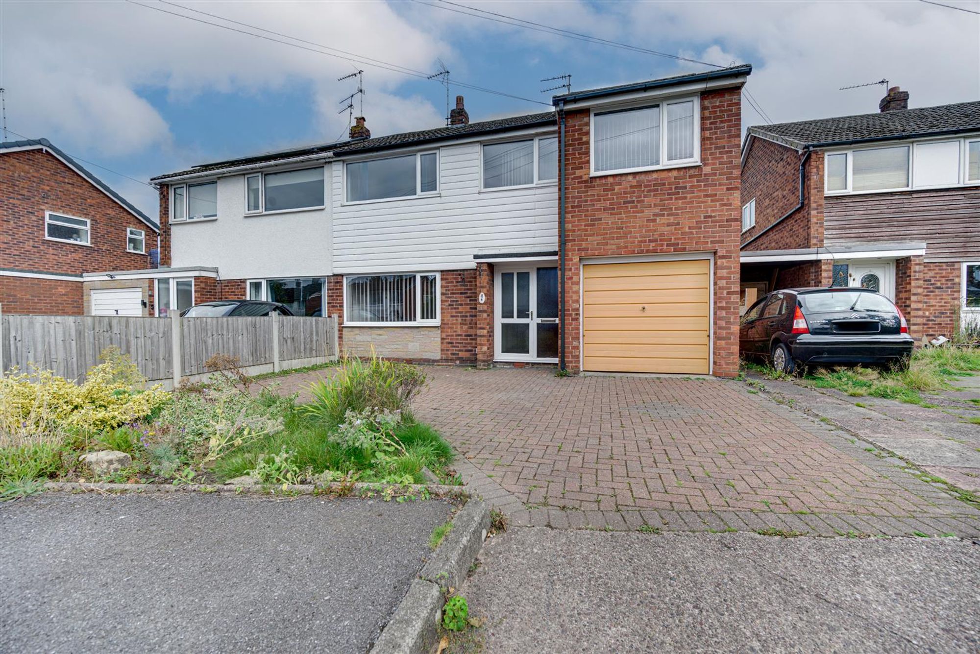  Semi-detached house For Sale