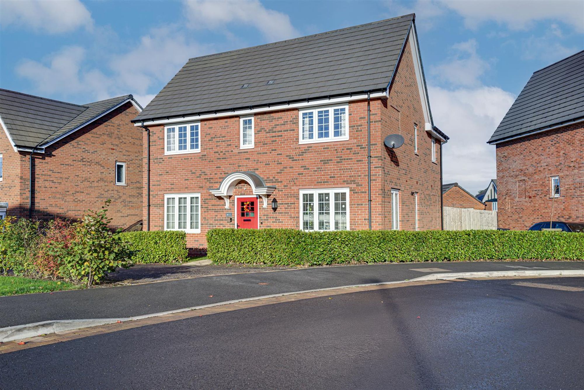 4 bedroom Detached house To Let