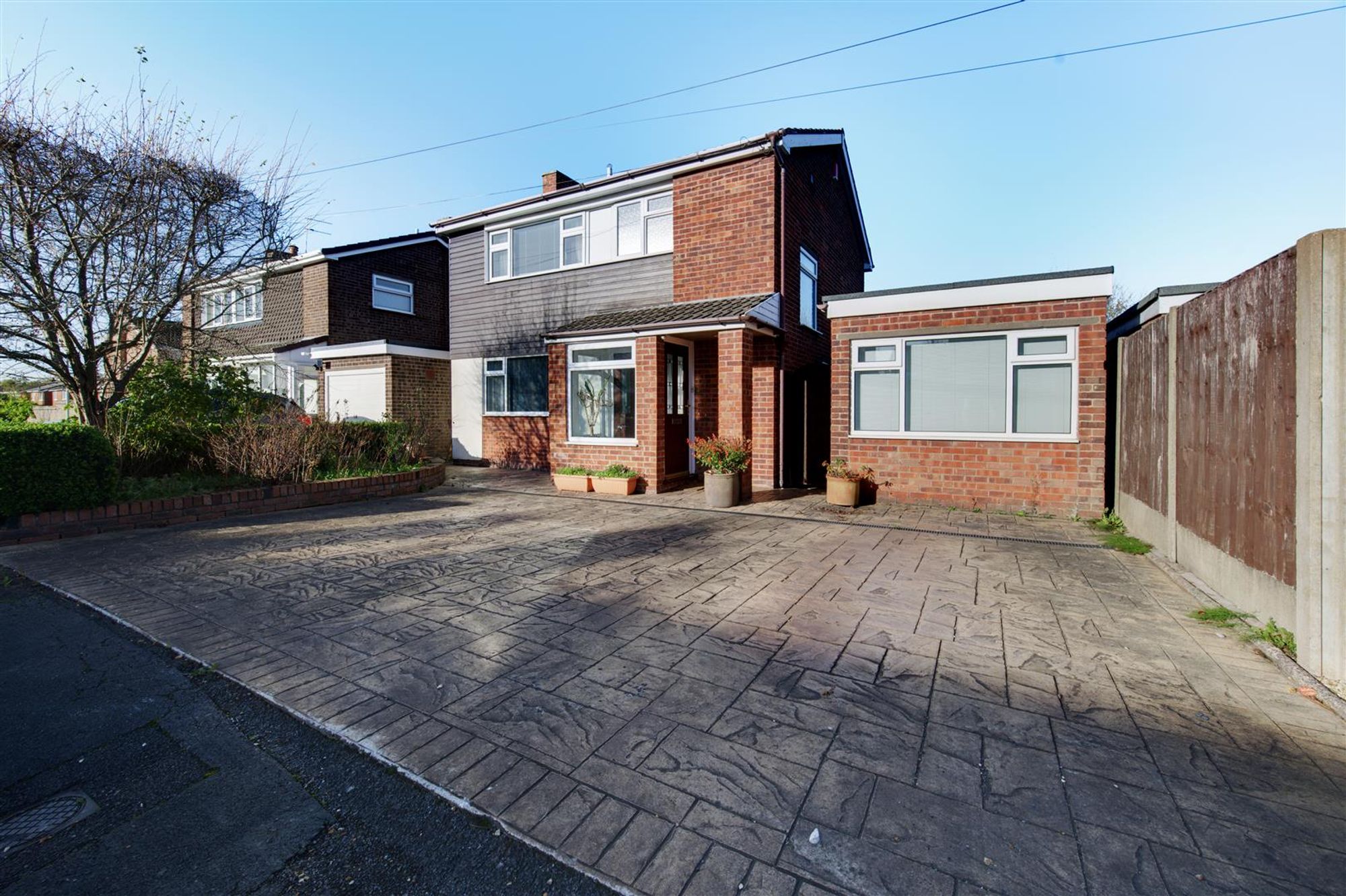 3 bedroom Detached house For Sale